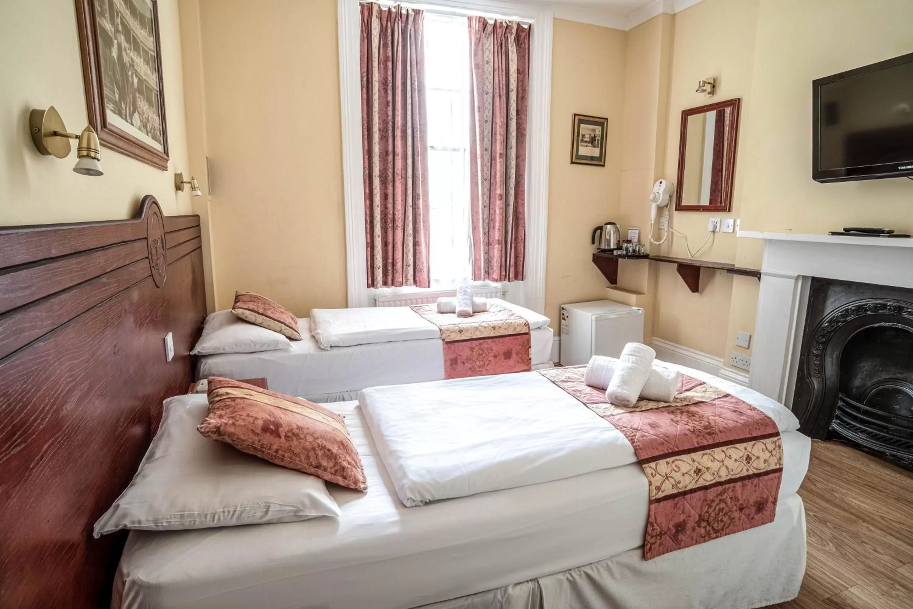 Superior Twin Room in Shakespeare Hotel