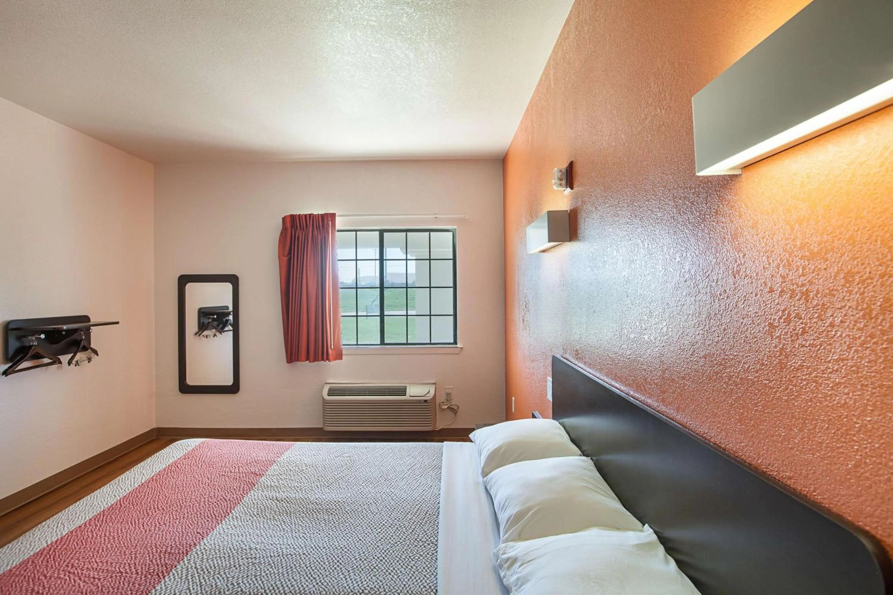 King Room - single occupancy - Disability Access in Motel 6-Bedford, TX - Fort Worth