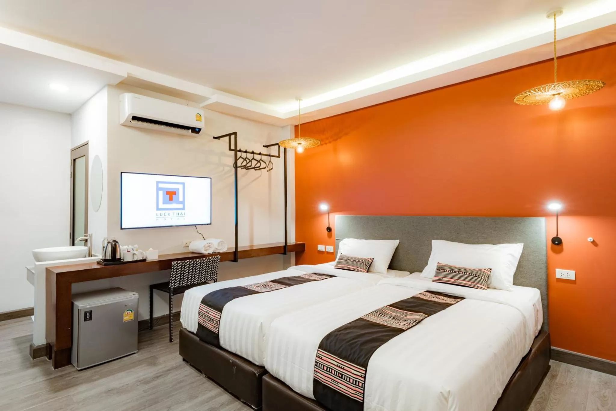 Deluxe Twin Room in Luck Thai Hotel