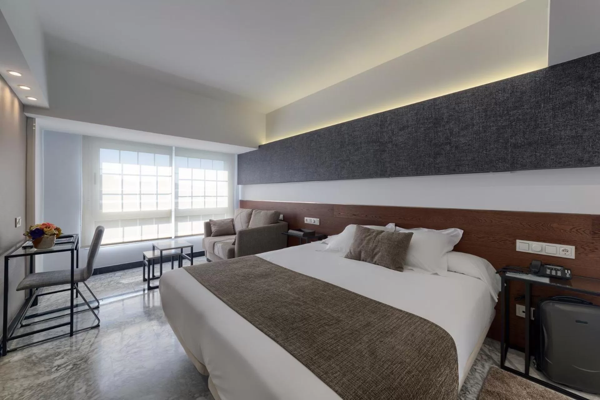 Superior Double Room with City View in Hotel Avenida