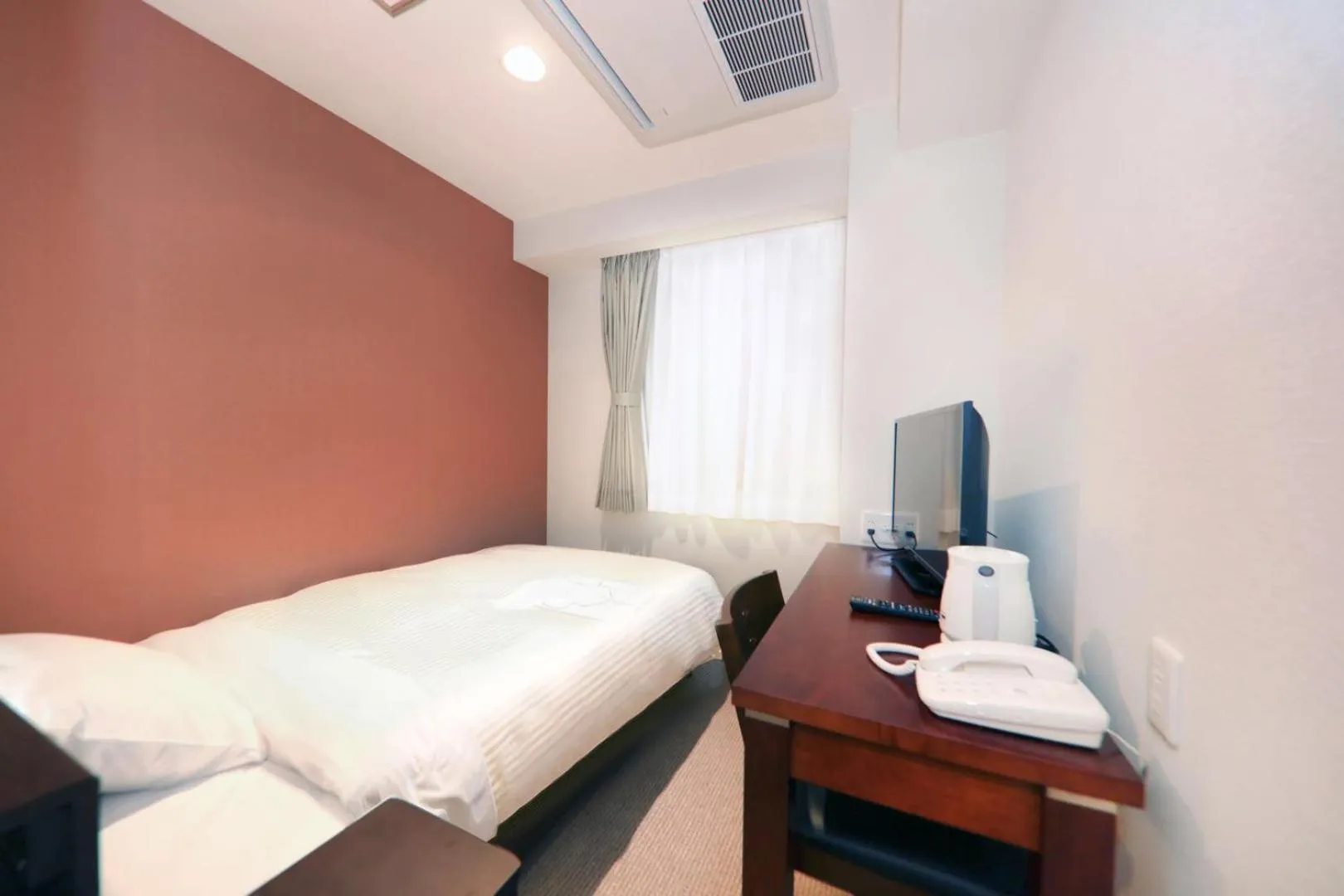 Single Room - Smoking in Toho Hotel