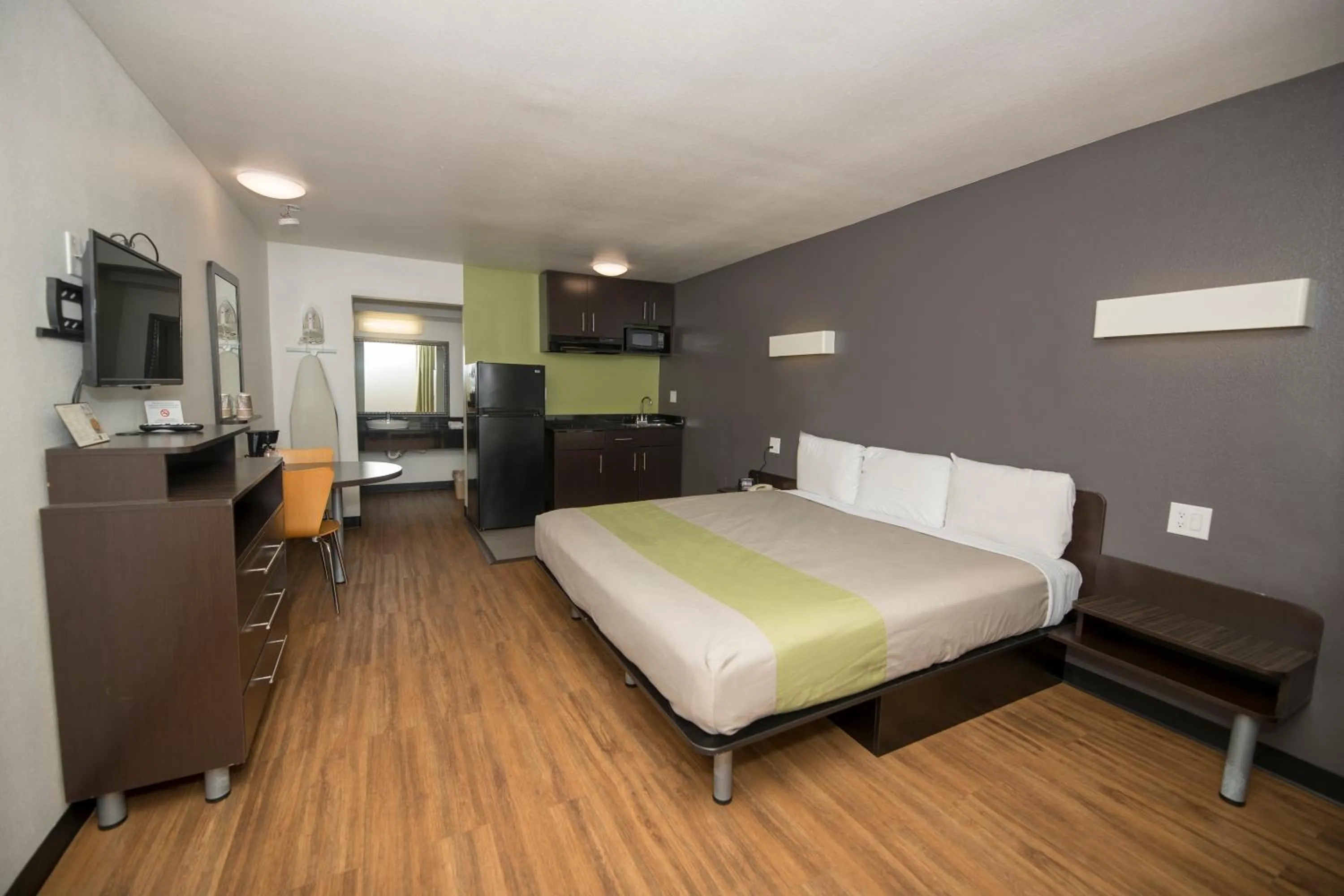 Deluxe King Room - single occupancy - Non-Smoking in Studio 6-Tyler, TX