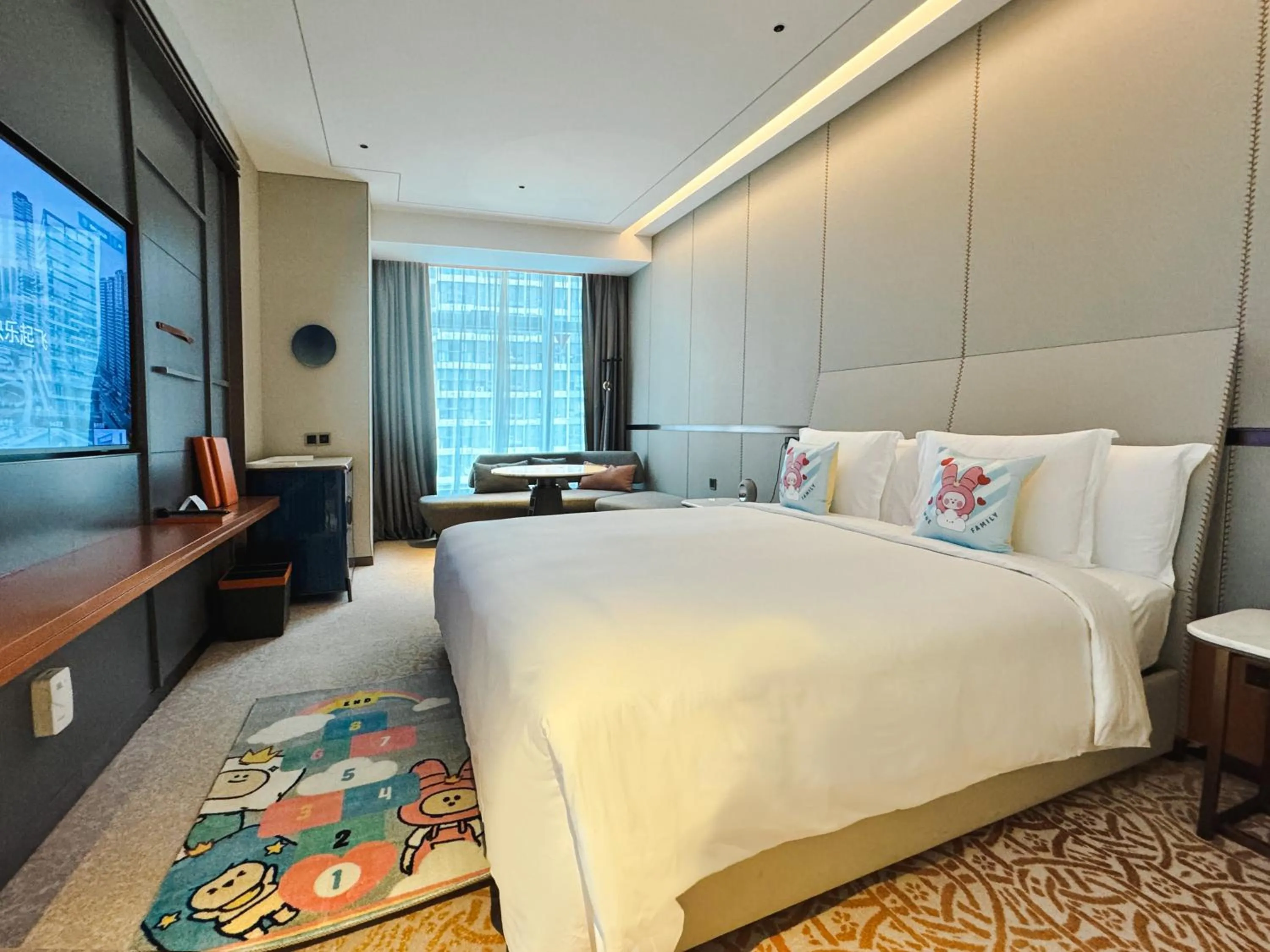 Mainland Chinese Citizens - Standard King Room with Bunk Bed in Crowne Plaza Qingdao Jinshui by IHG