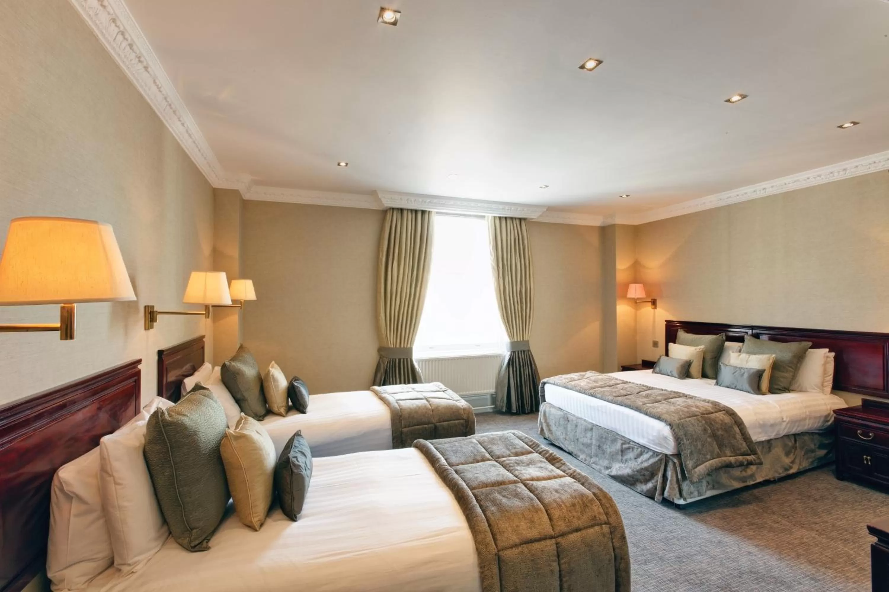 Comfort Triple Room in Gem Strathmore Hotel