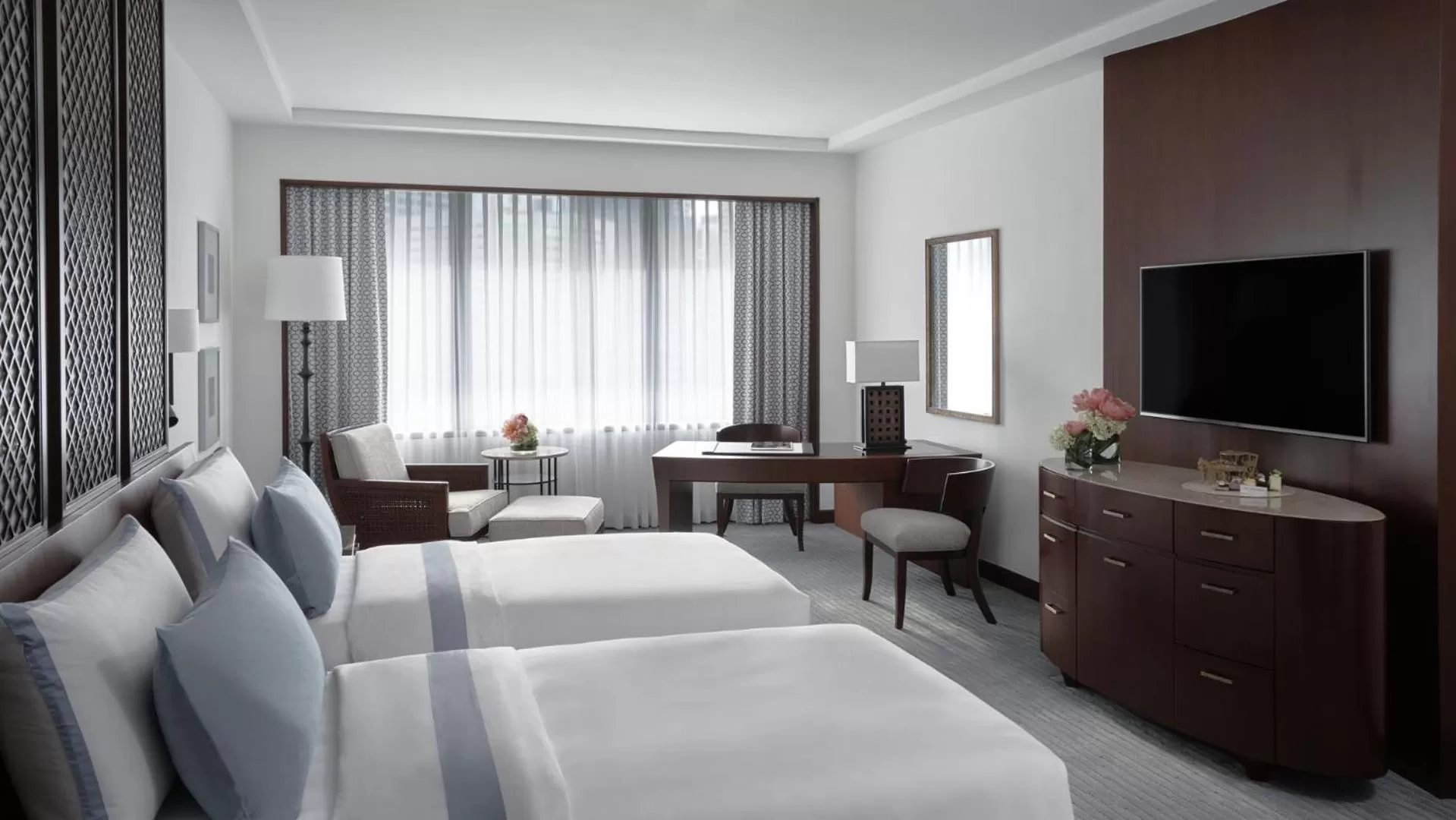 Executive Suite Twin Room in The Peninsula Manila