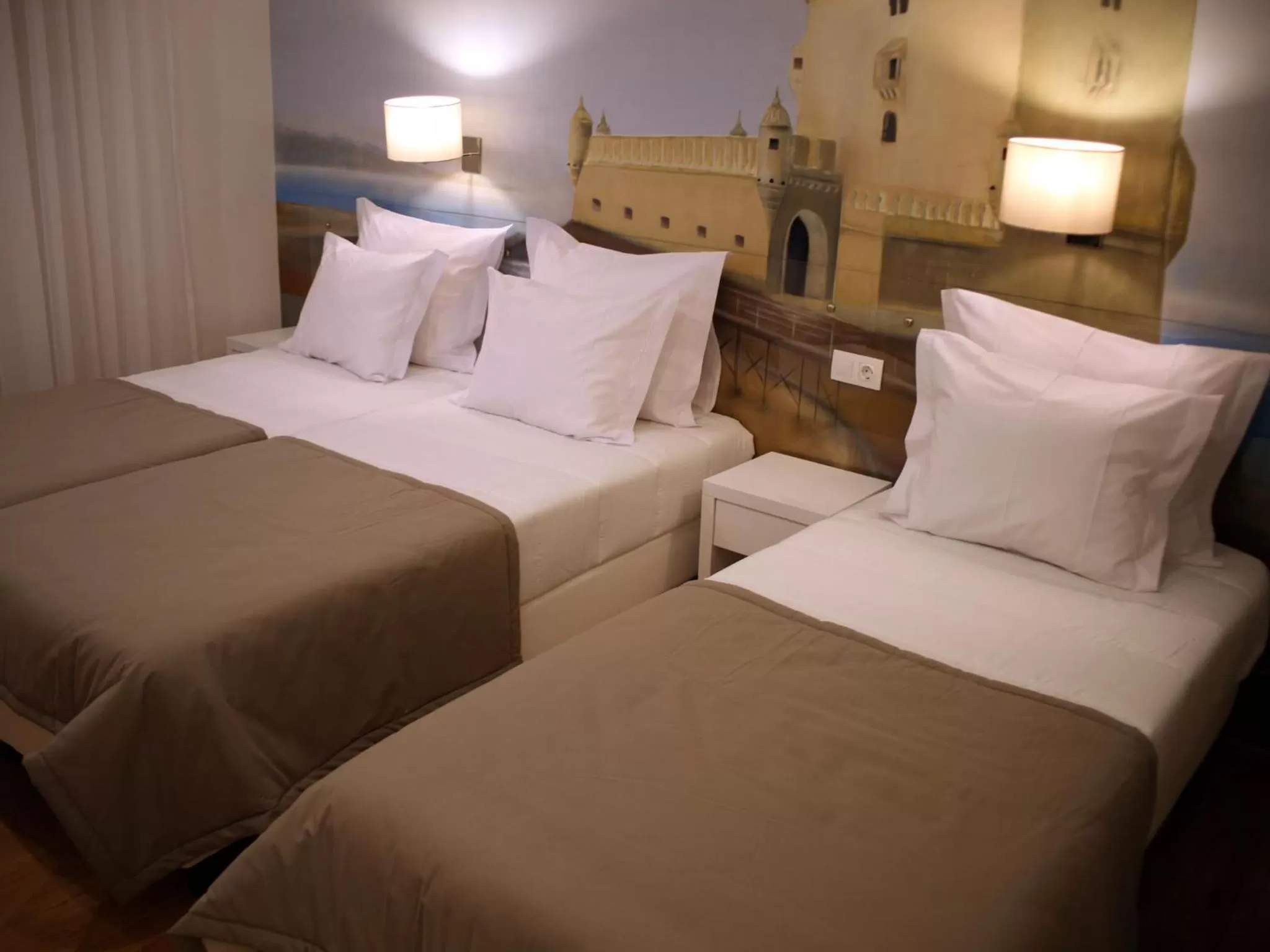 One-Bedroom Apartment with Balcony in Lisbon Style