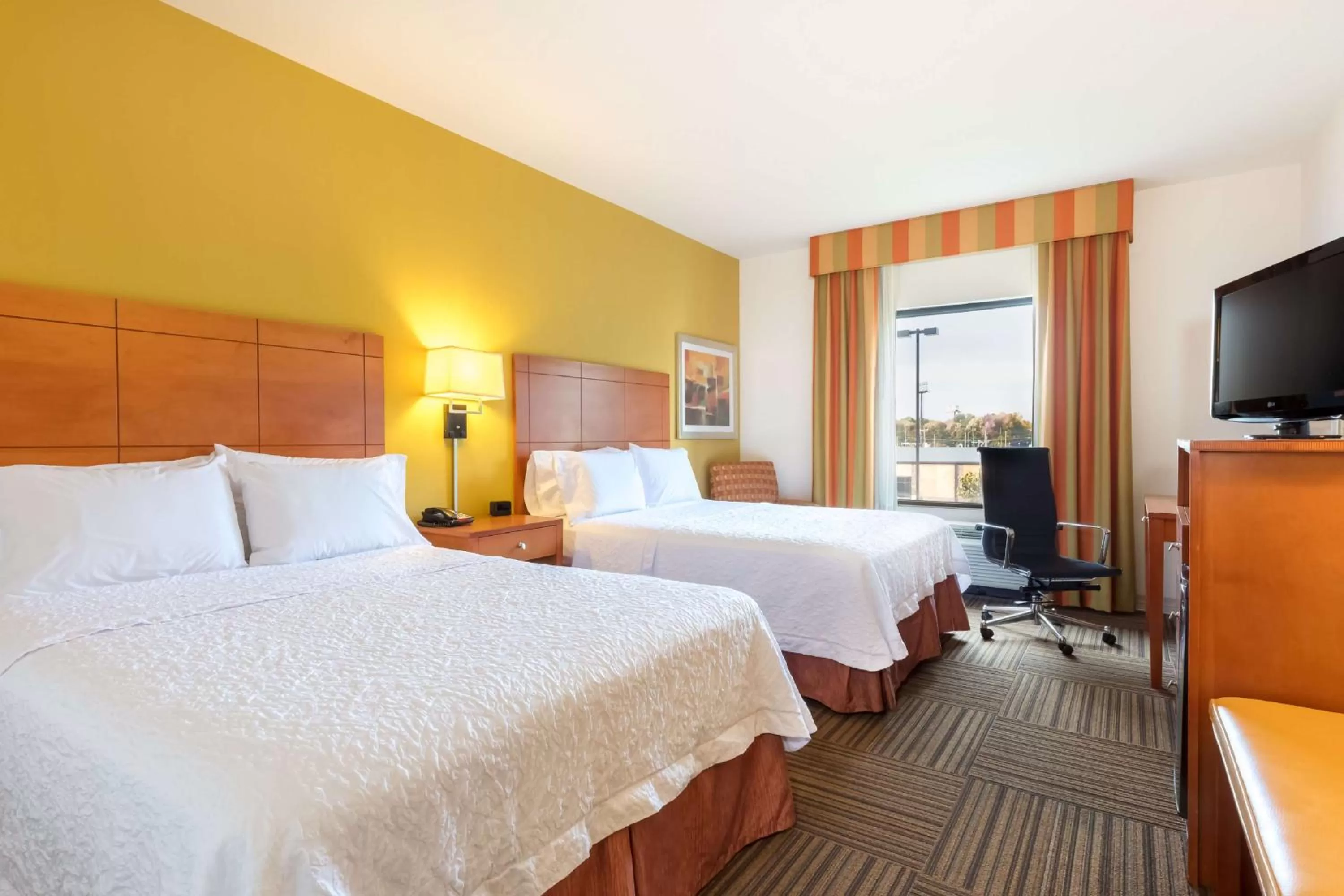 Queen Room with Two Queen Beds - Mobility Access/Non-Smoking in Hampton Inn Ringgold-Ft. Oglethorpe