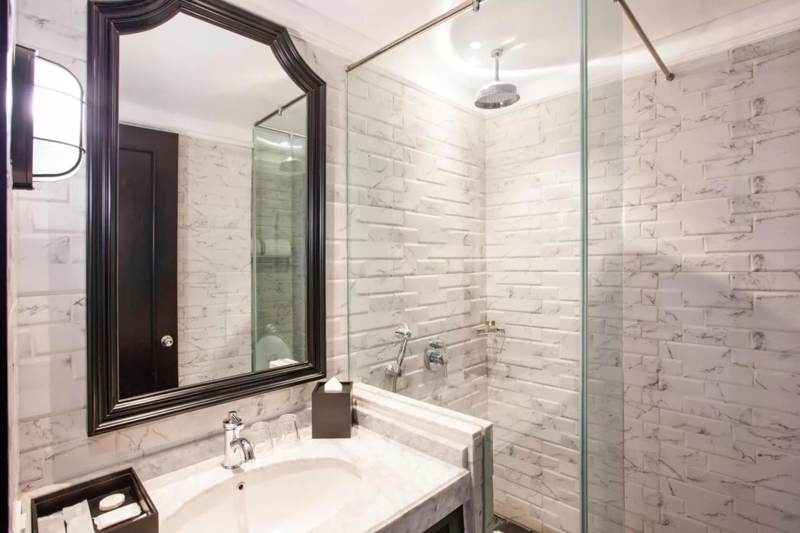 Grand Deluxe Double Room in Hotel Des Indes Menteng