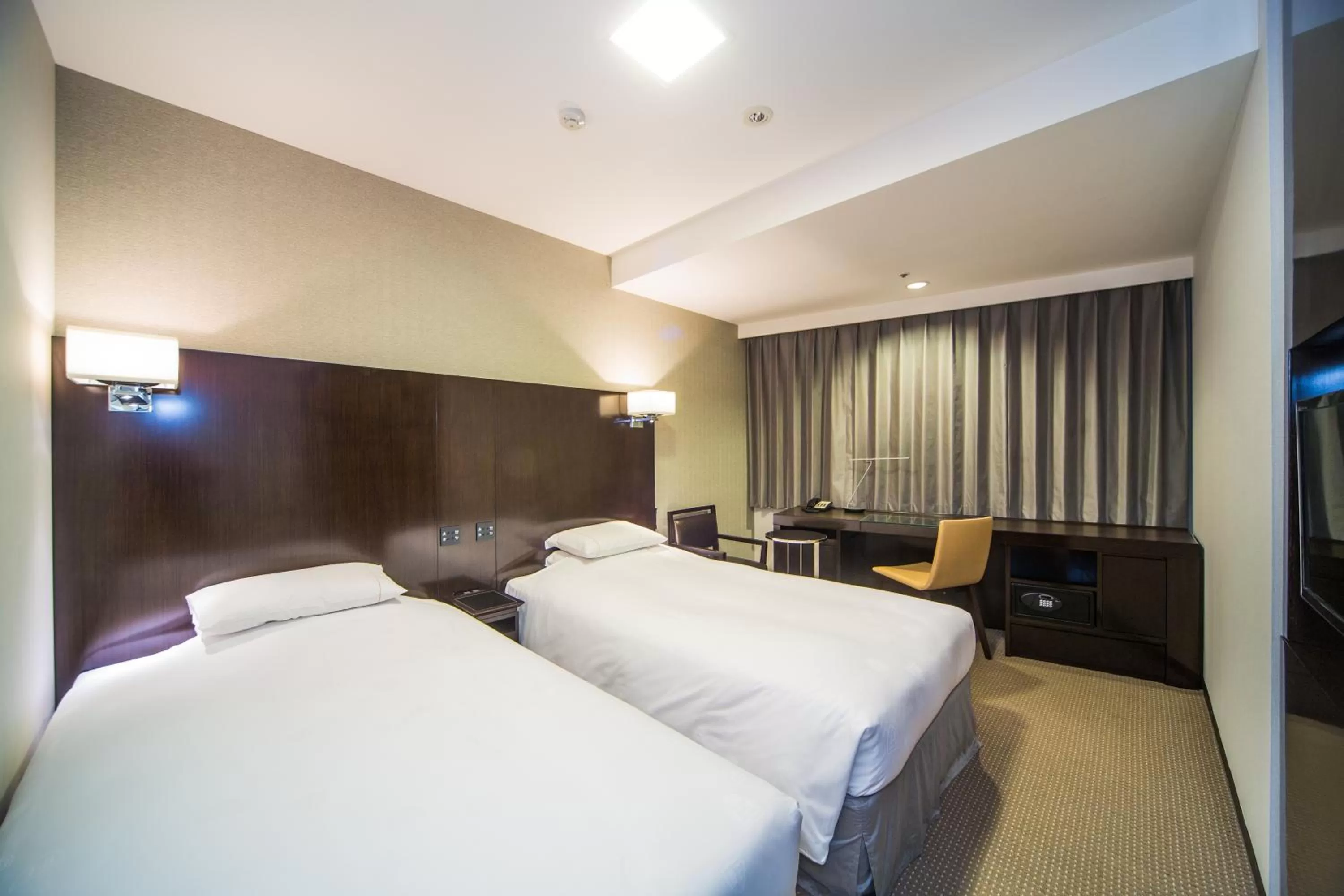 Twin Room (2 Adults) with Buffet Breakfast - Non-Smoking in The Royal Park Canvas Nagoya