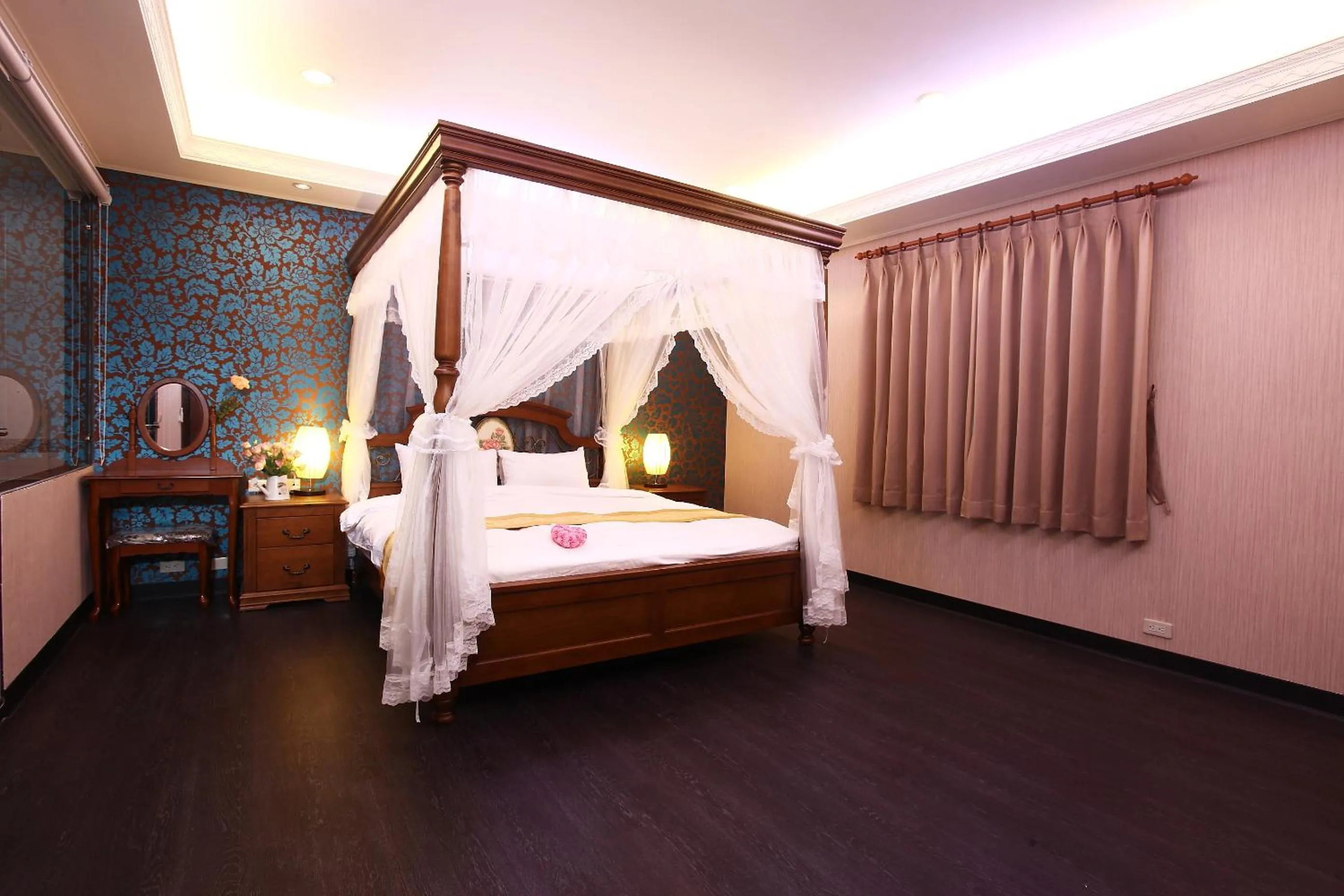 King Room with Mountain View in Hot Spring World Hotel