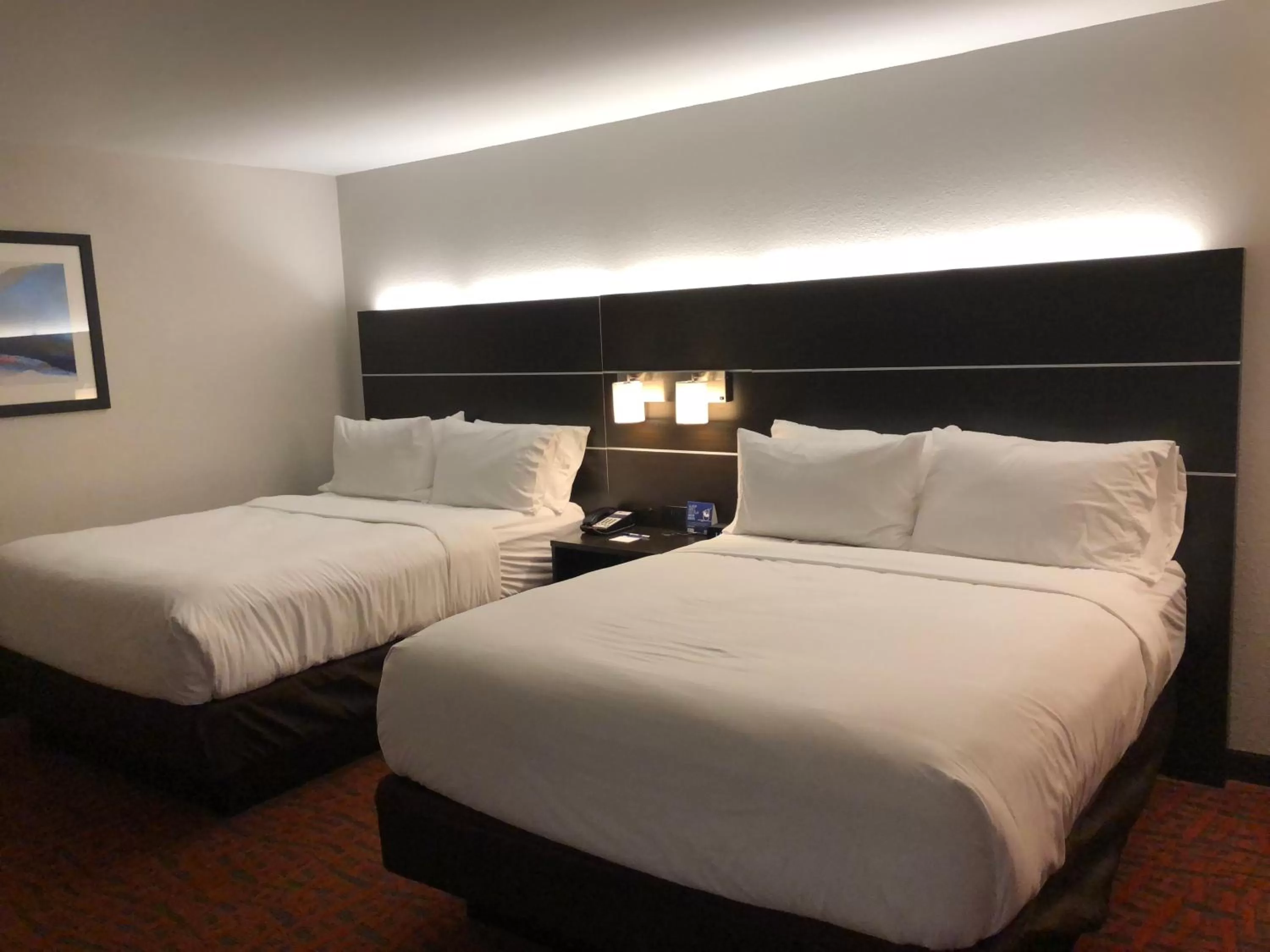 Standard Queen Room with Two Queen Beds in Holiday Inn Express Metropolis by IHG