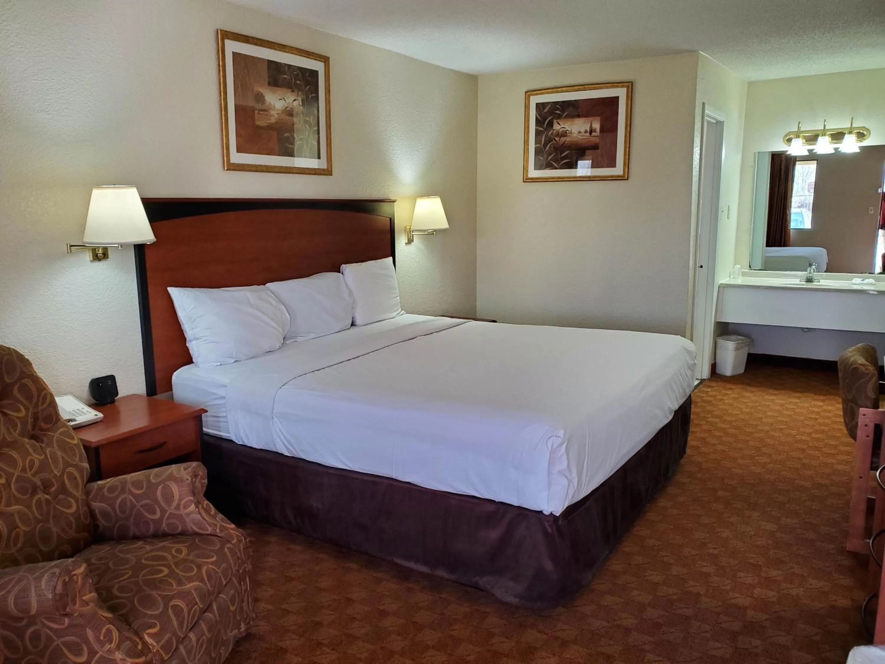 King Room - Non-Smoking in Motel 6 Shamrock TX