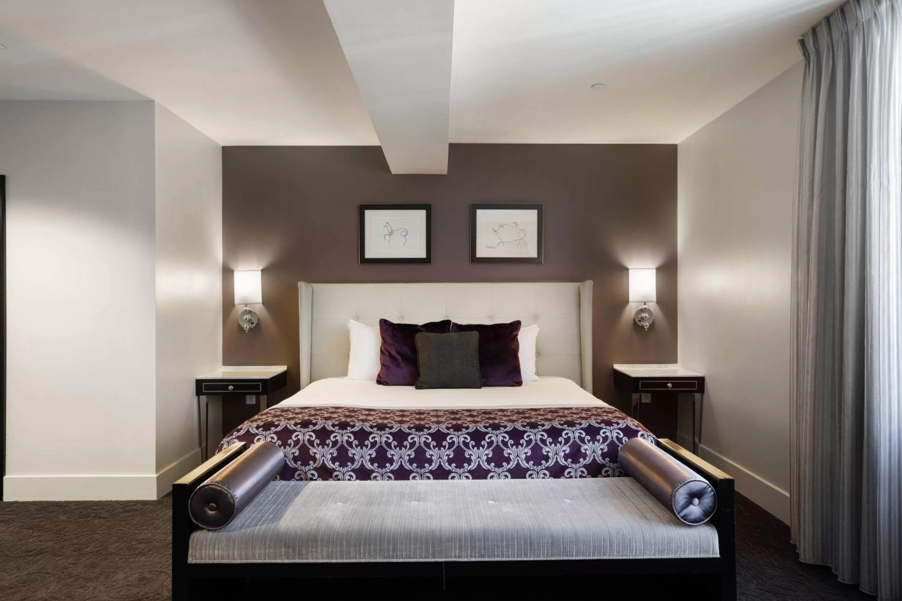 Deluxe King Room in Ambassador Hotel Kansas City, Autograph Collection