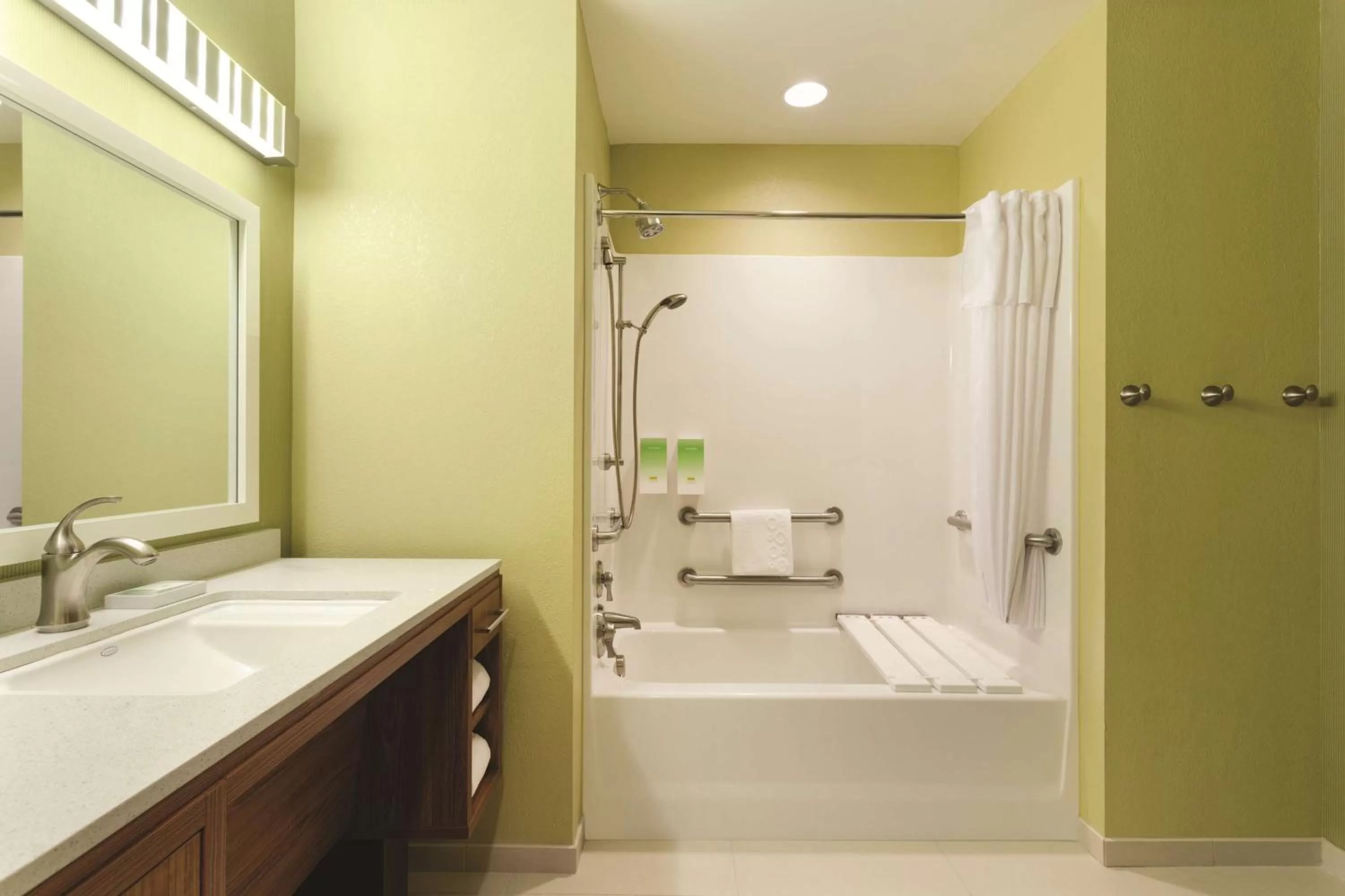 Queen Studio - Mobility Access/Non-Smoking in Home2Suites Pittsburgh Cranberry