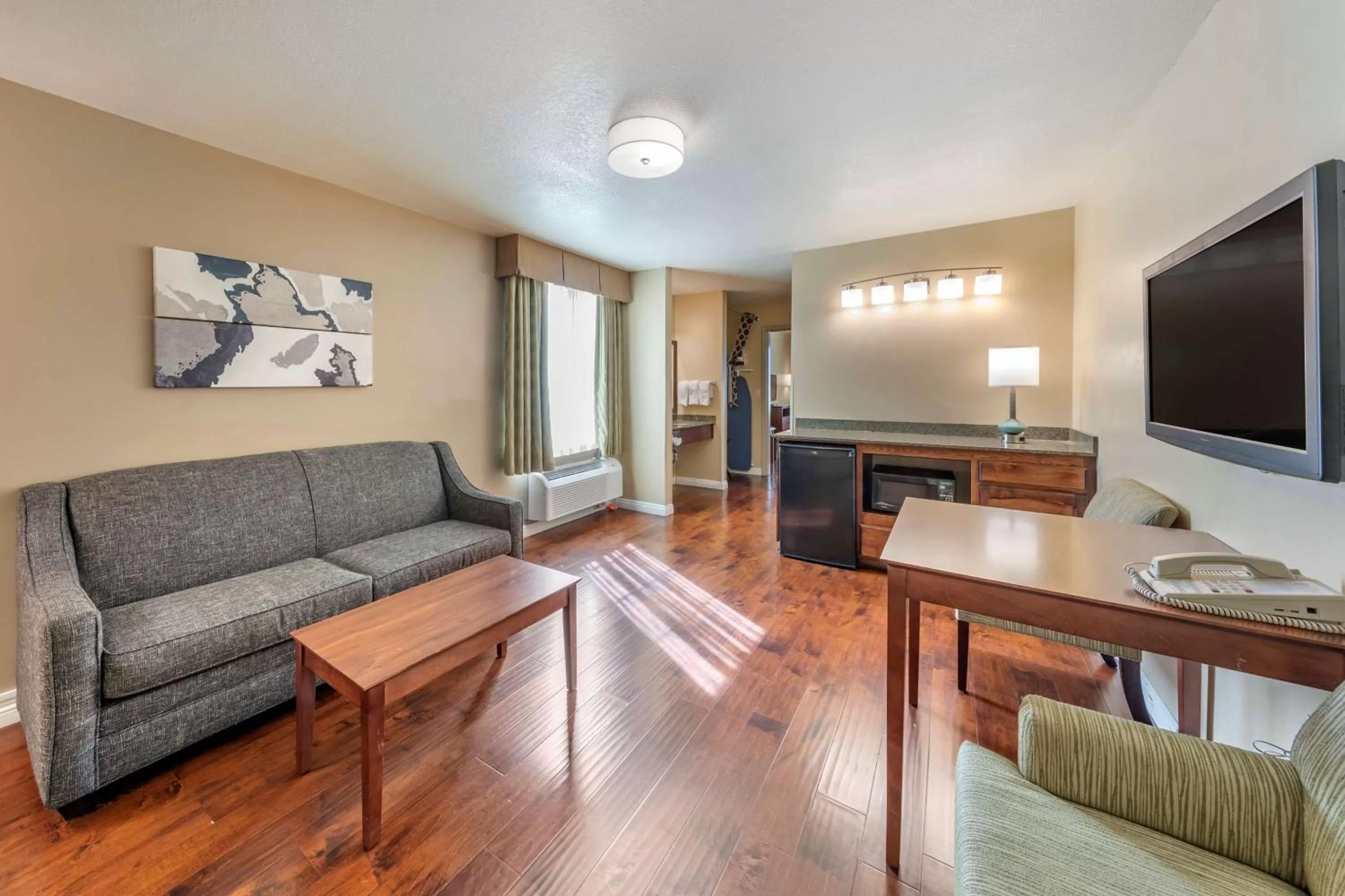One-Bedroom King Suite in Best Western Plus John Jay Inn & Suites