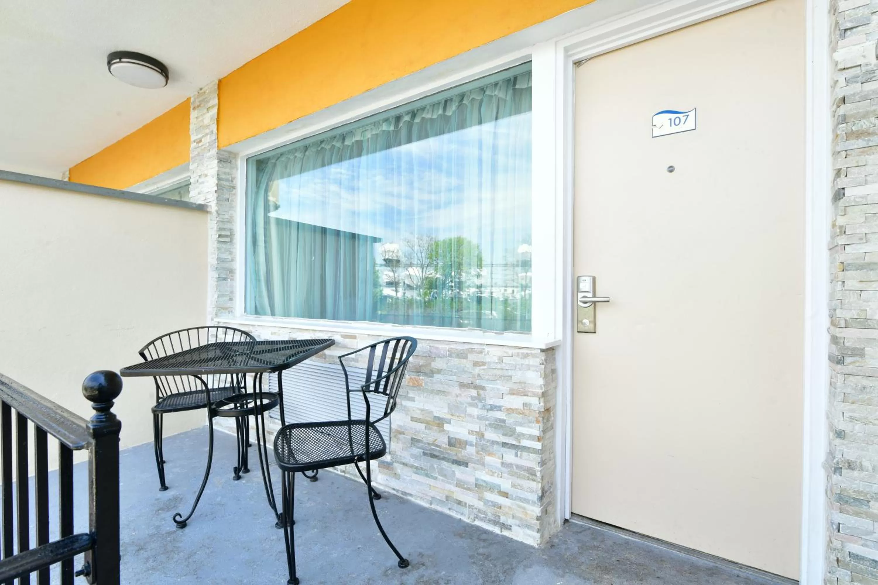 Superior Double Room in The Freeport Inn and Marina