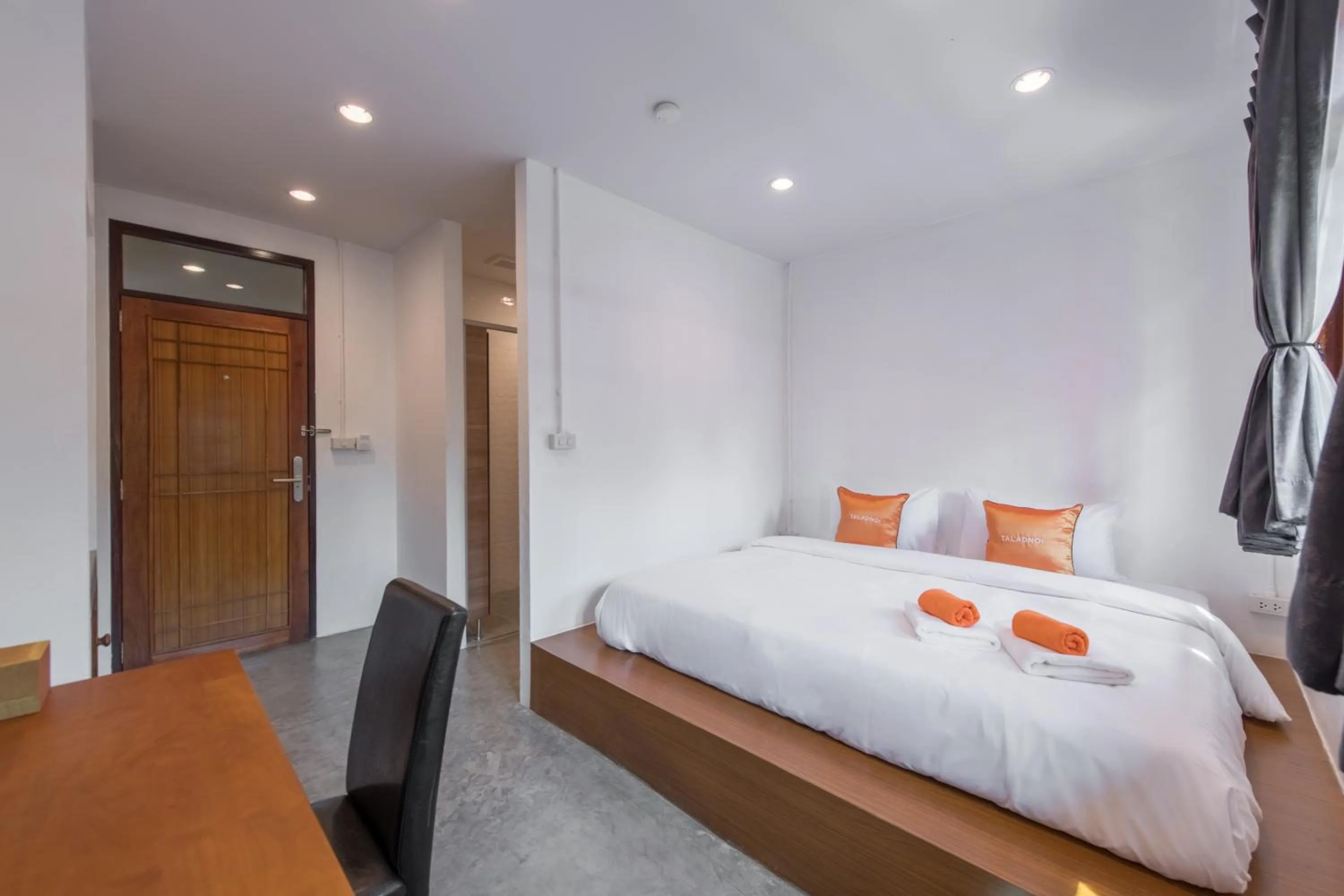 Double Room with Private Bathroom in Tiny Taladnoi Hostel