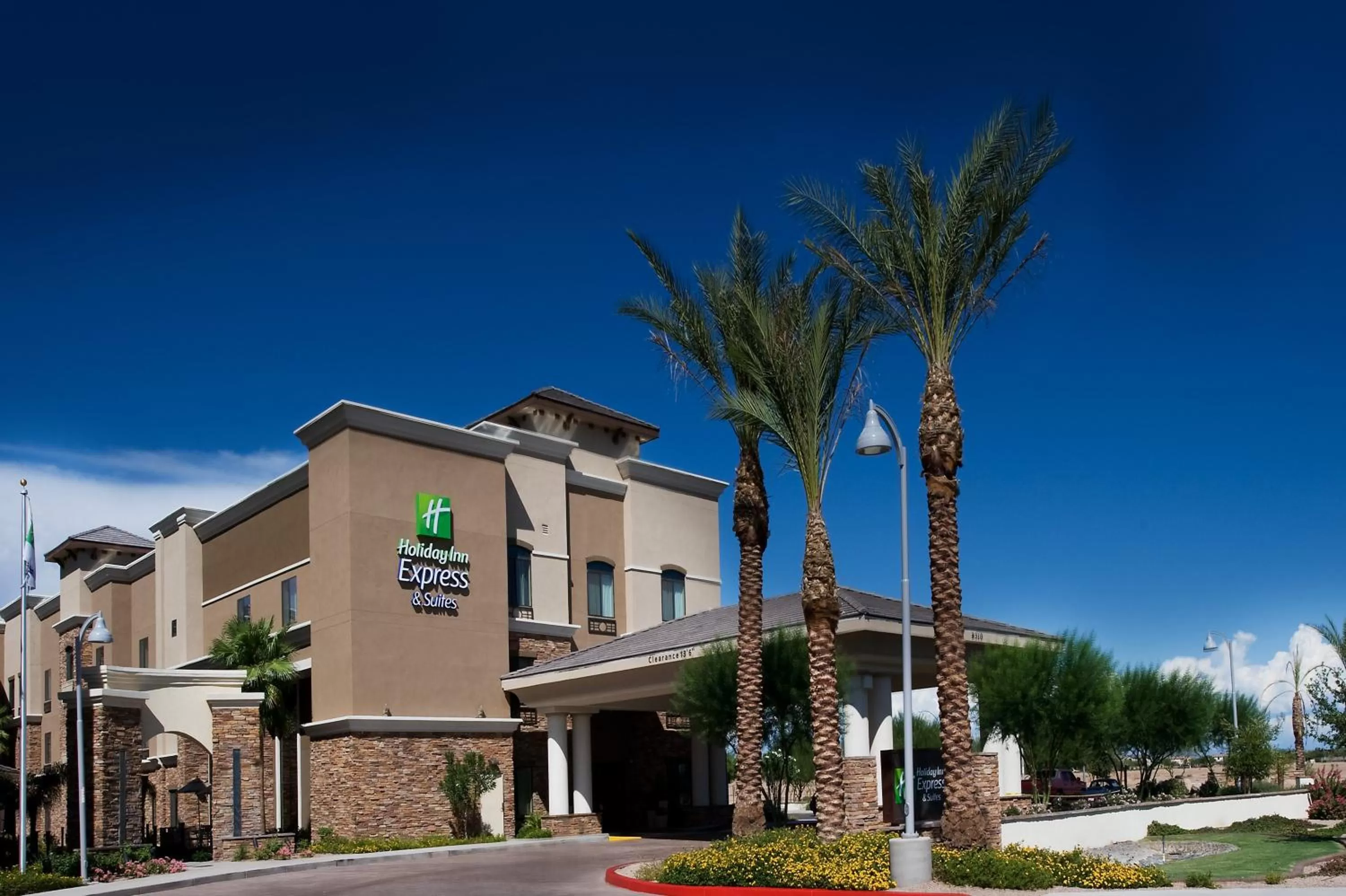 Holiday Inn Express & Suites Phoenix Glendale Dist by IHG