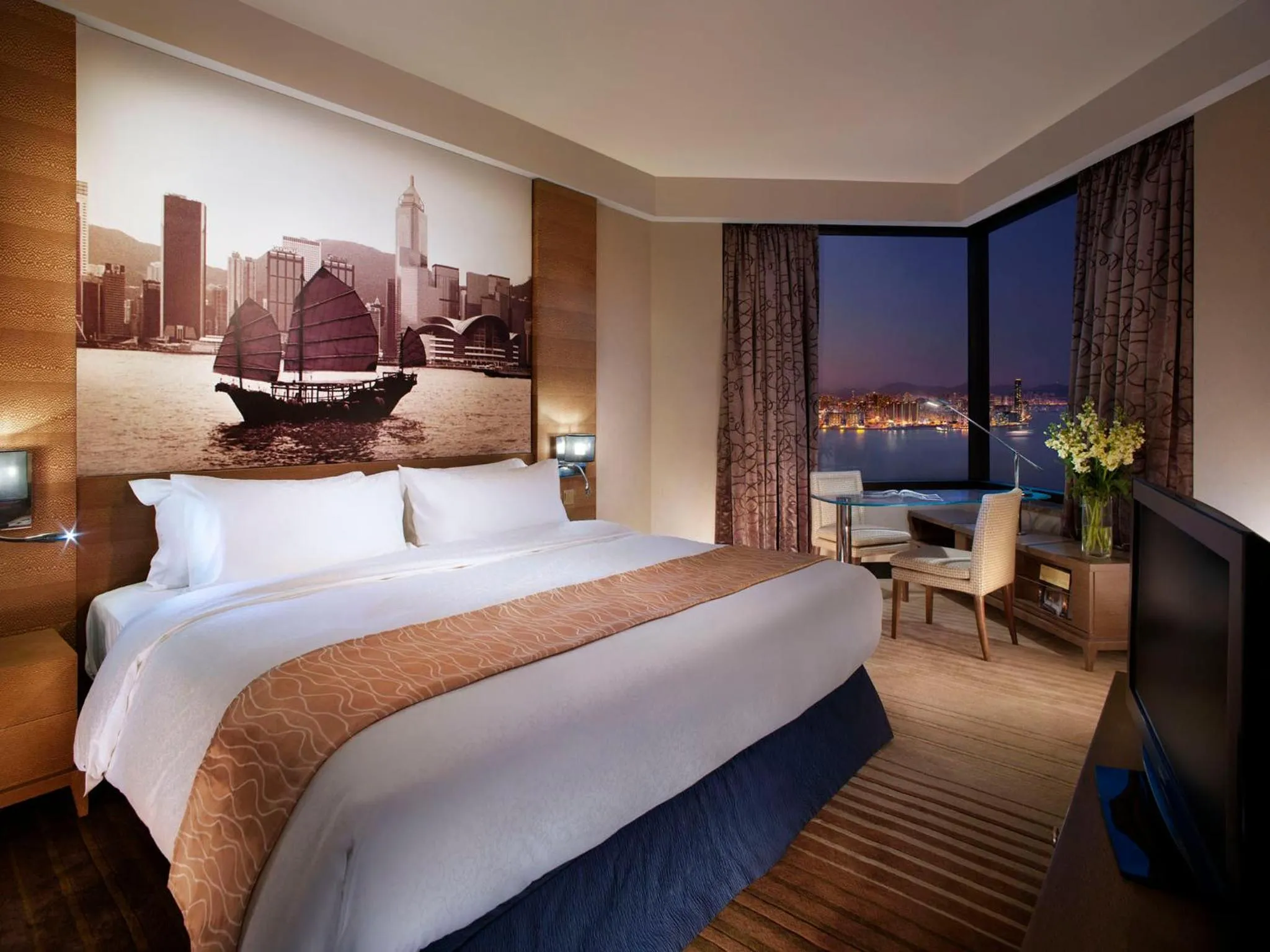 Club Deluxe King or Twin Room with Harbor View in Harbour Grand Hong Kong