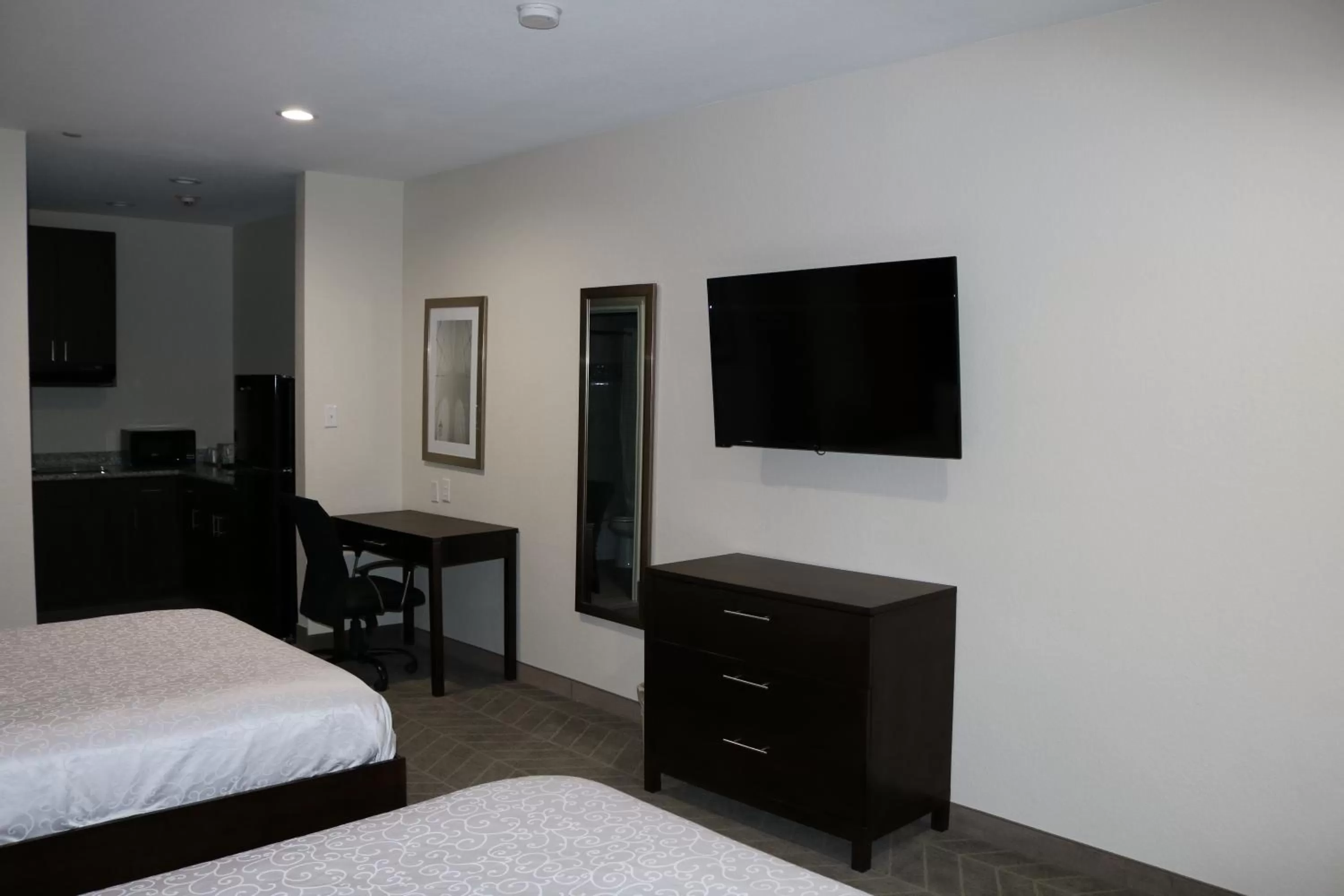 Queen Studio in Scottish Inn & Suites - IAH Airport