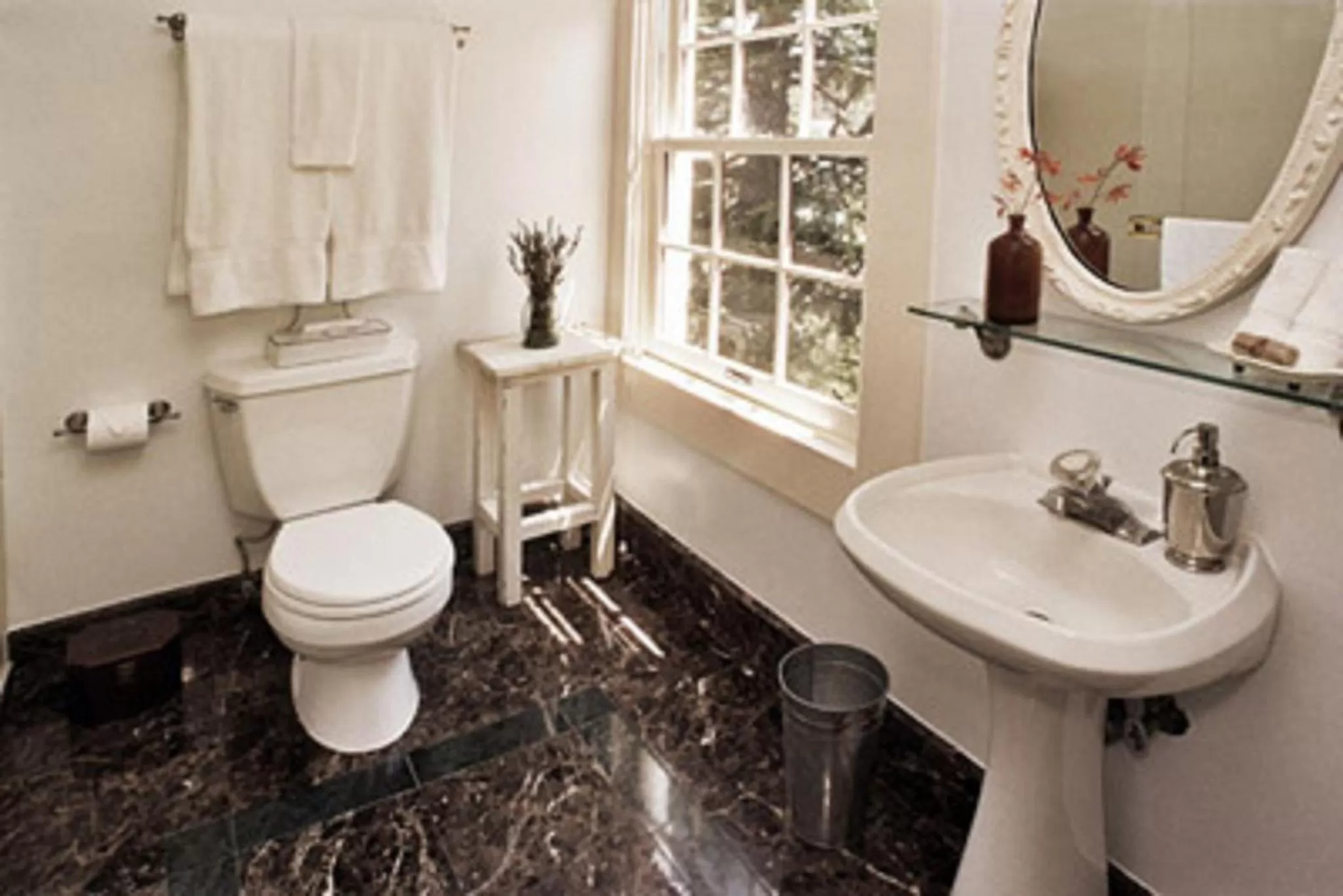 Queen Room in Valley Ford Hotel