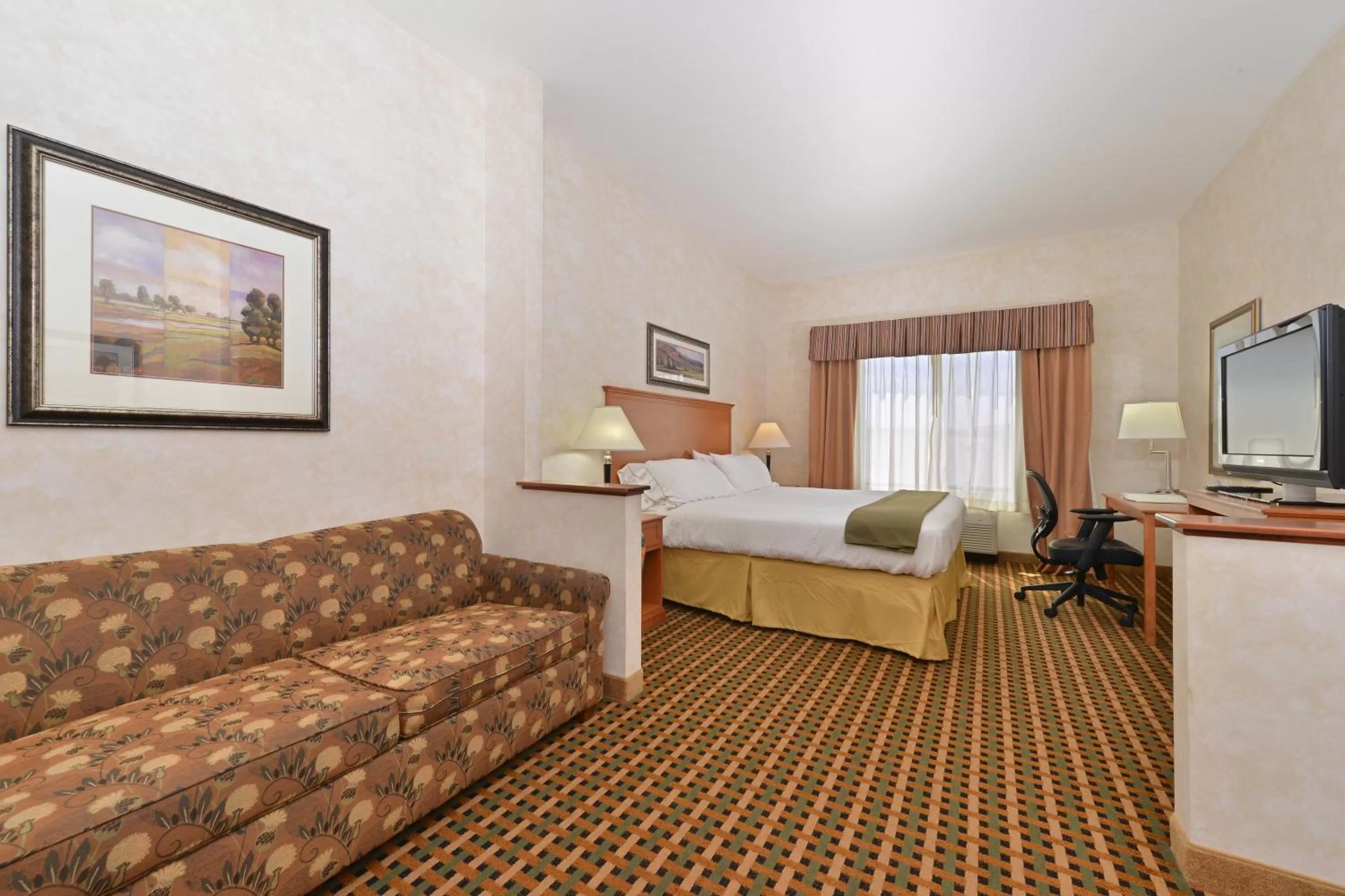 Queen Suite with Sofa Bed in Holiday Inn Express Rawlins by IHG