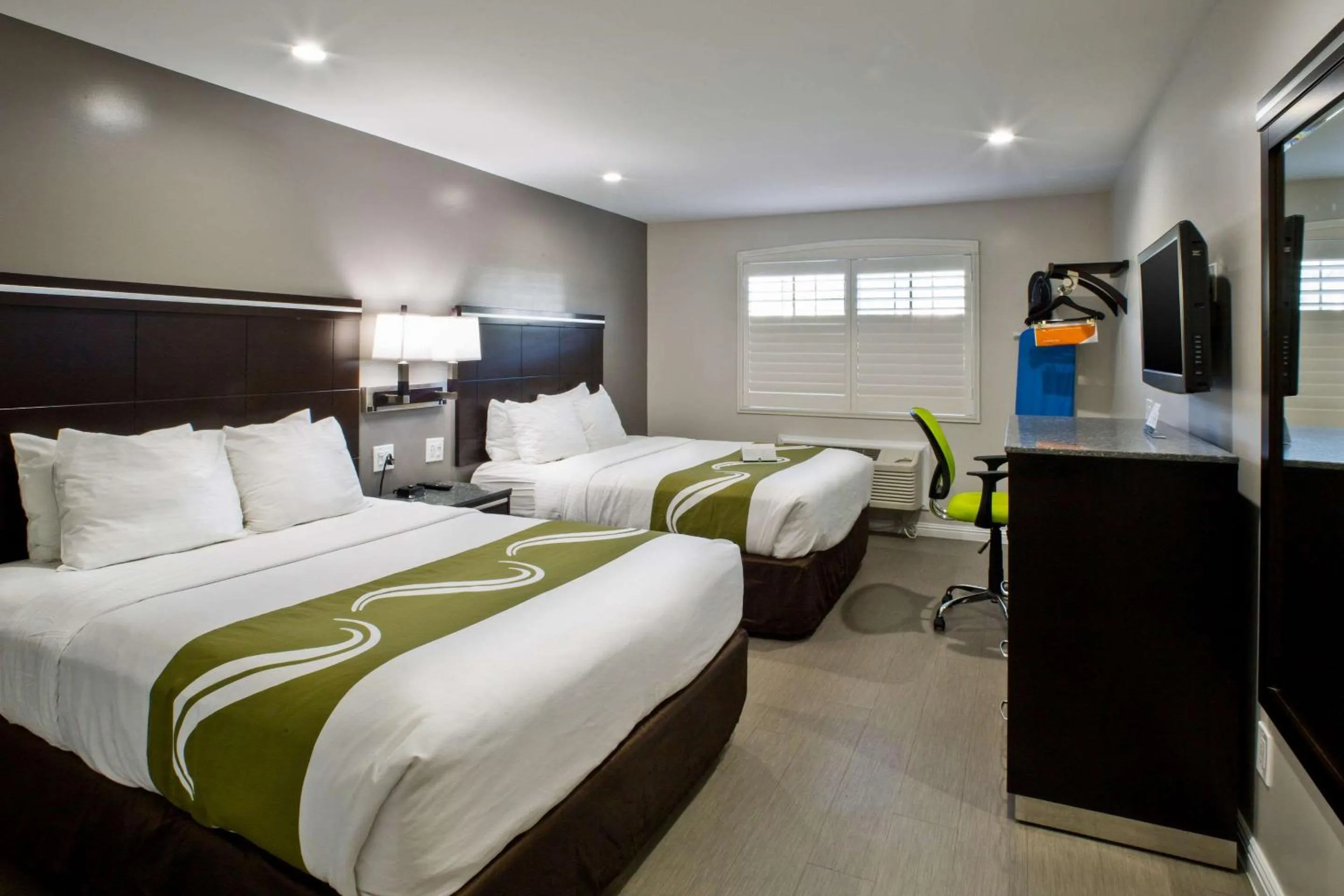 Non Smoking Queen/Queen in Bay Area Inn & Suites