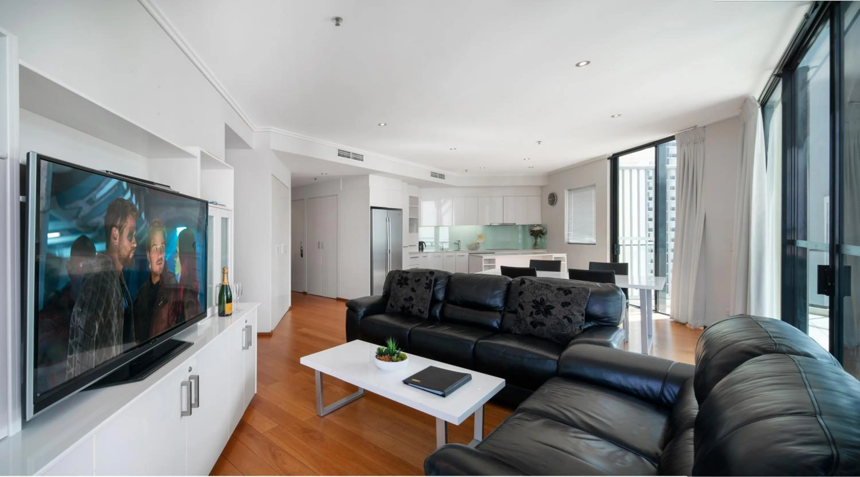 Three-Bedroom Apartment with Balcony in Quest River Park Central