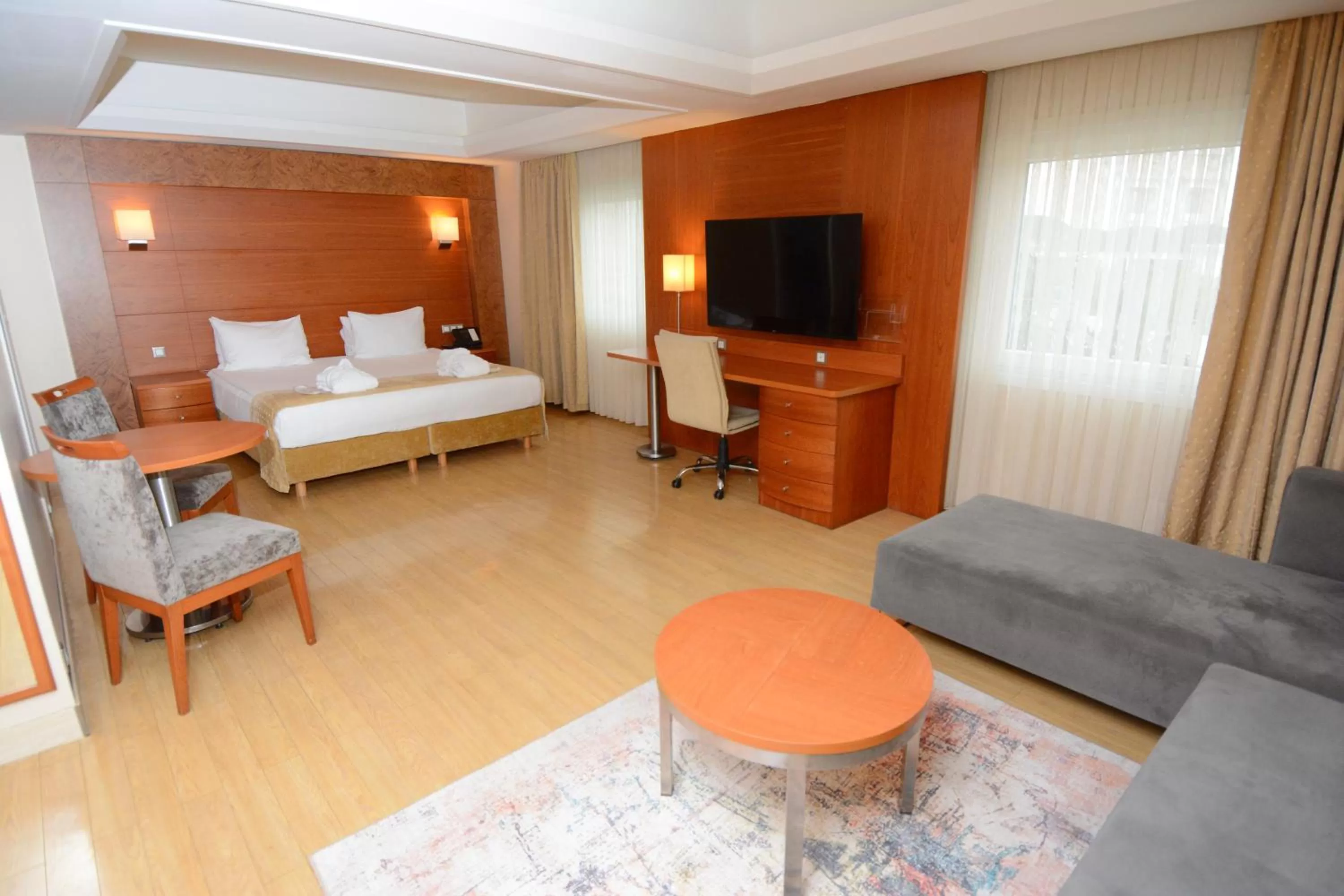 Deluxe Queen Suite in Holiday Inn Istanbul City by IHG