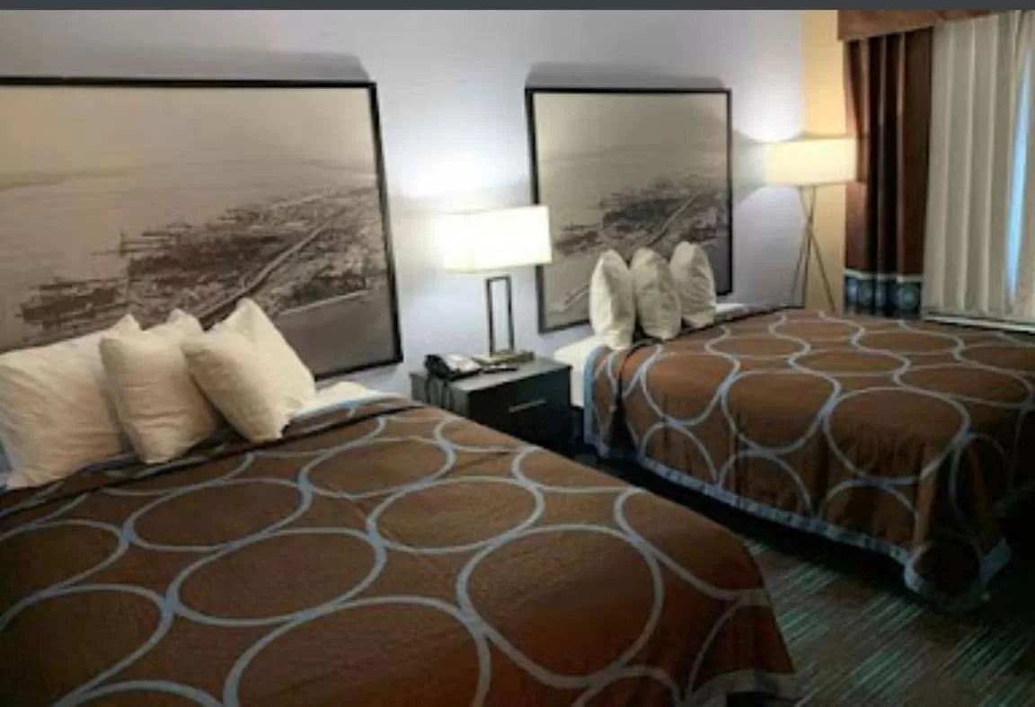 Queen Room in Super 8 by Wyndham Newport News