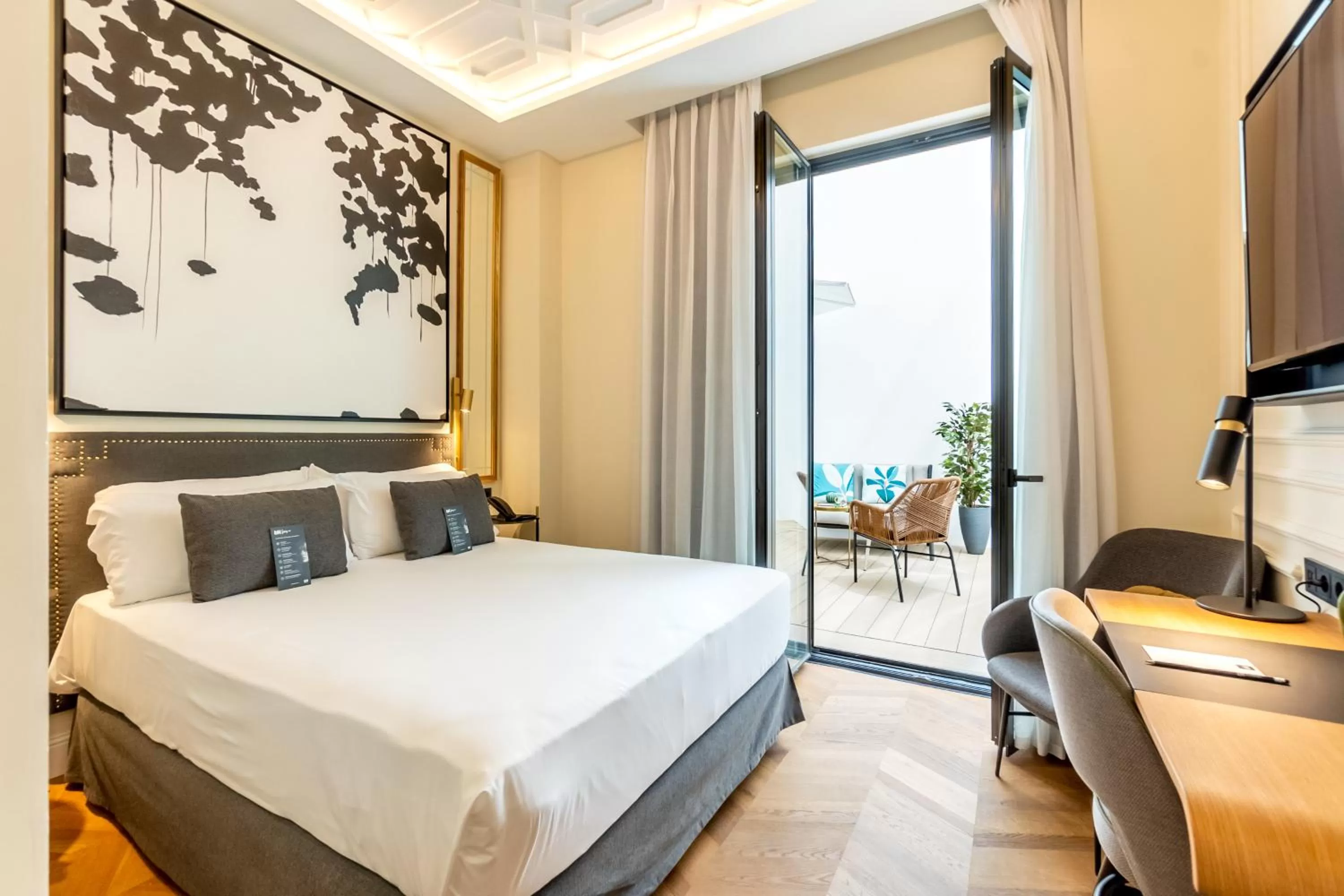 Premium Patio in L&H Gran Vía Valencia