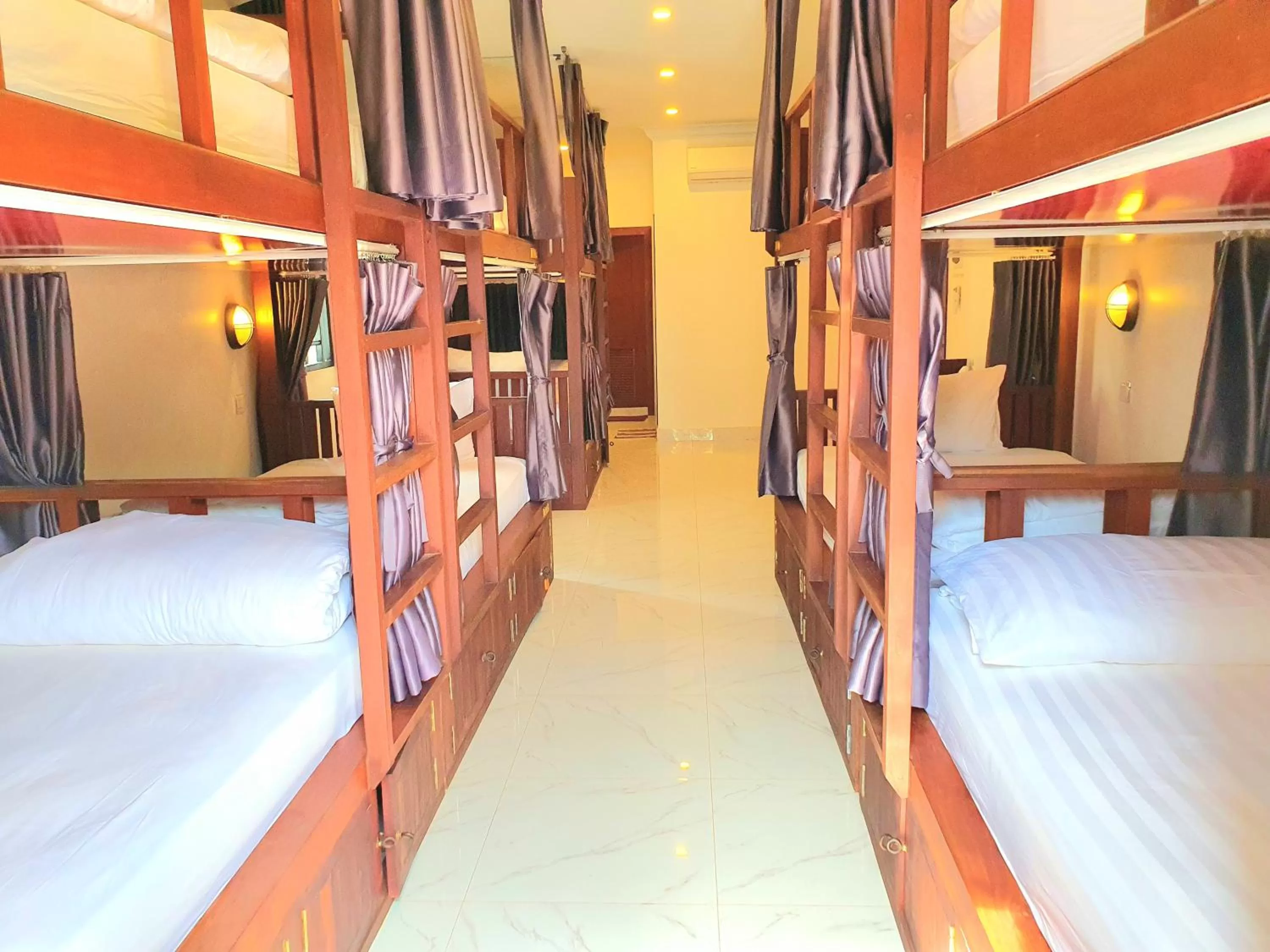 Bed in 10-Bed Mixed Dormitory Room in Long Night Siem Reap Hotel