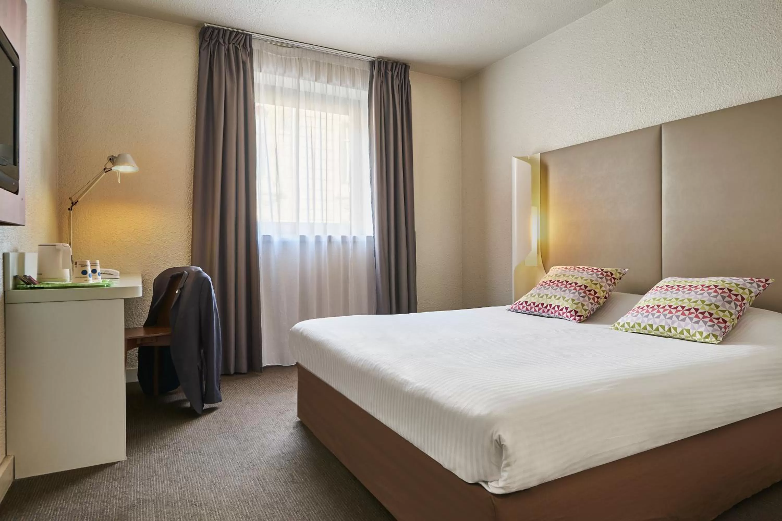 Standard Double Room in Campanile Lyon Centre - Berges du Rhône