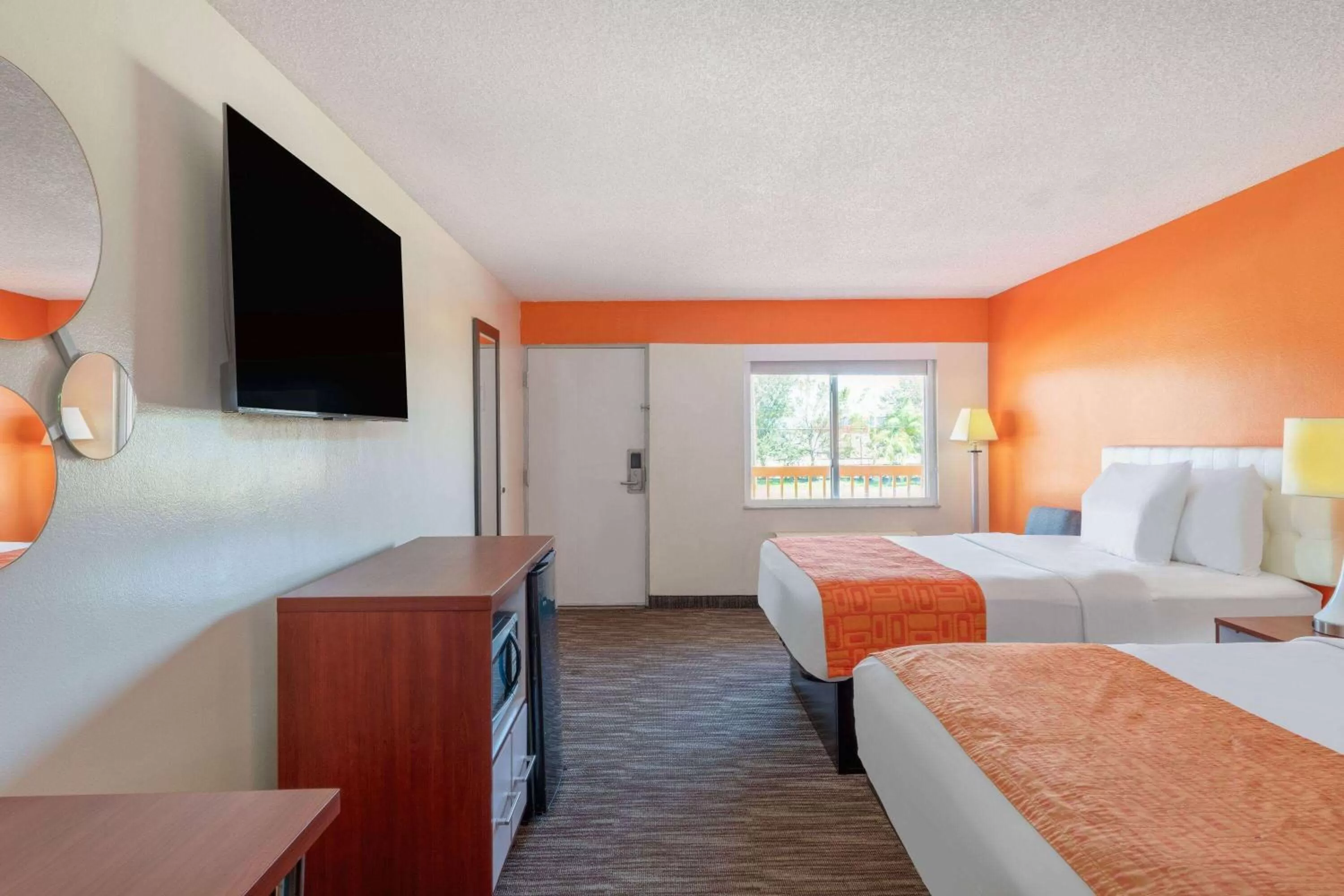 Queen Room with Two Queen Beds - Non-Smoking in Howard Johnson by Wyndham Vero Beach/I-95