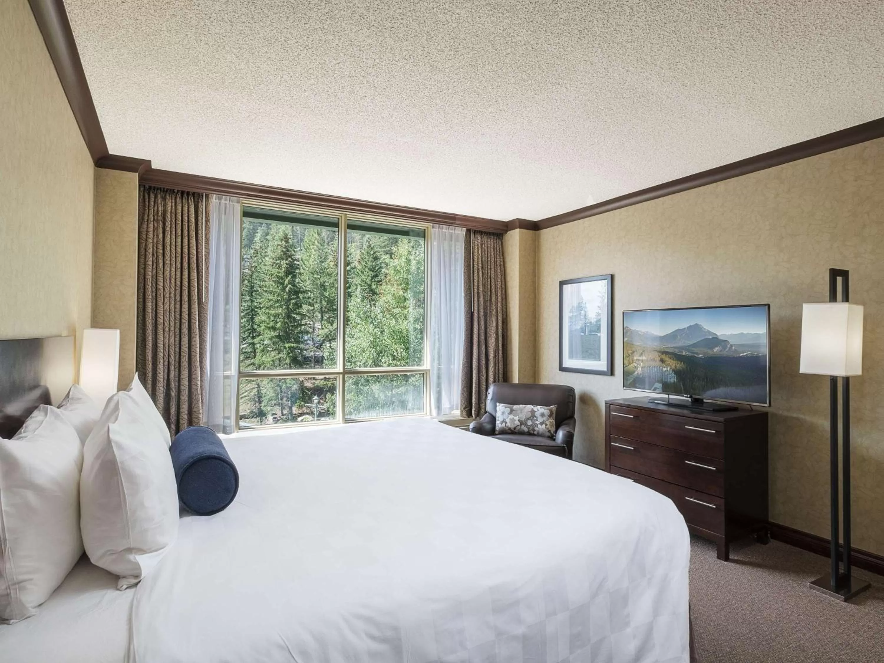 Classic Room with Two Queen Beds - Mobility Access/Roll In Shower in Rimrock Banff, Emblems Collection