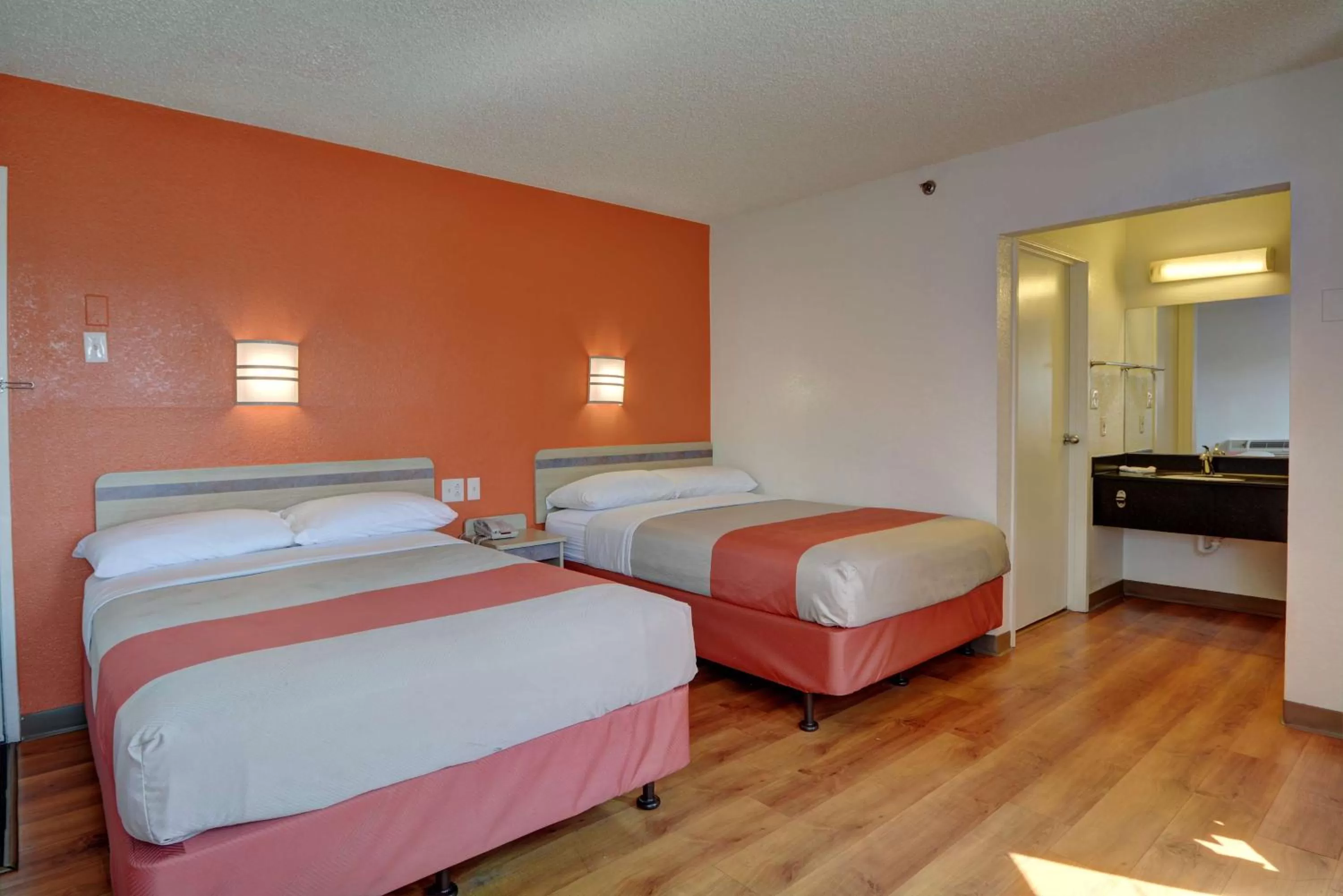 Deluxe Quadruple Room in Motel 6-Wethersfield, CT - Hartford