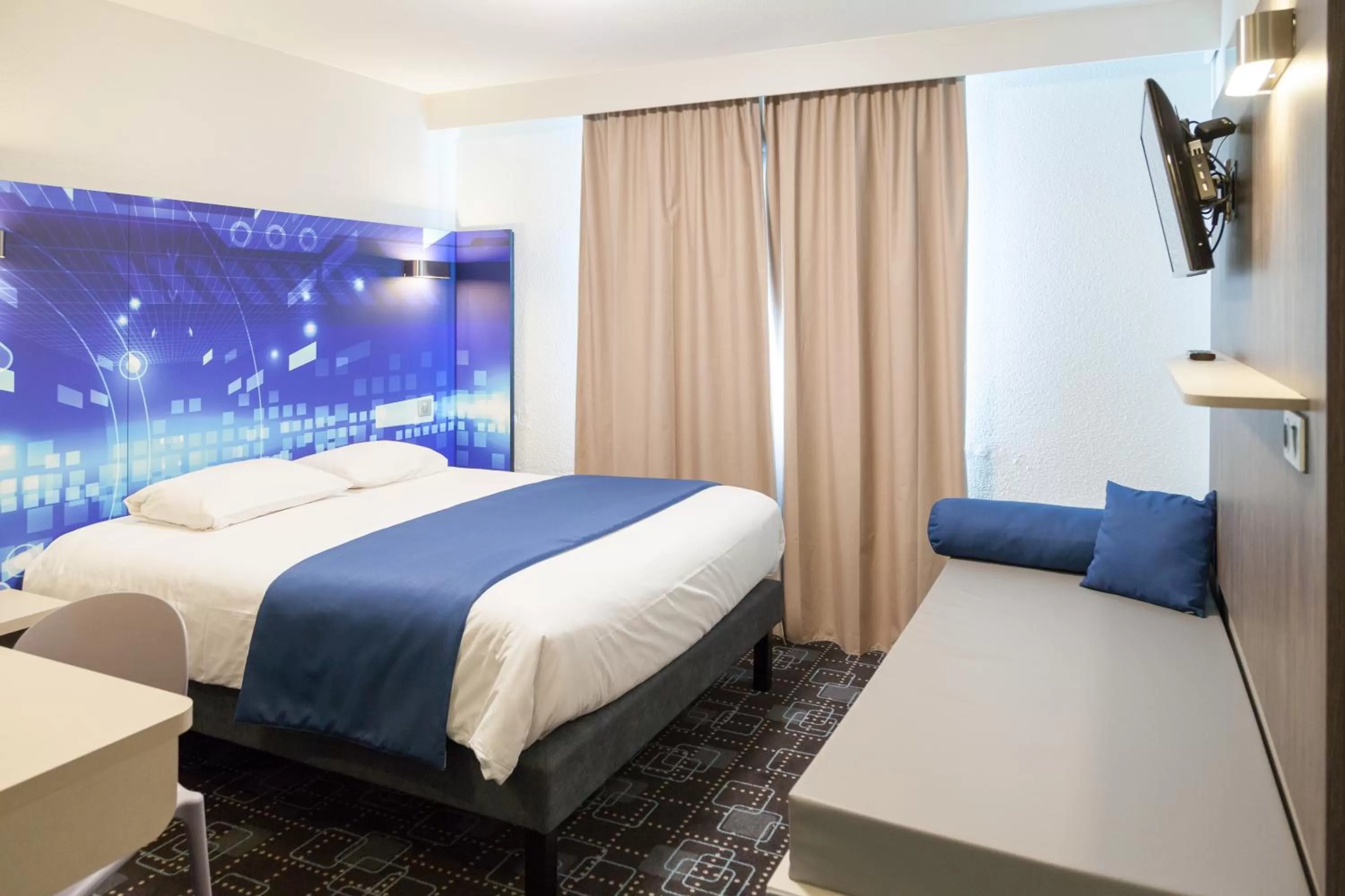 Twin Room in Kyriad Poitiers Jules Verne Site du Futuroscope