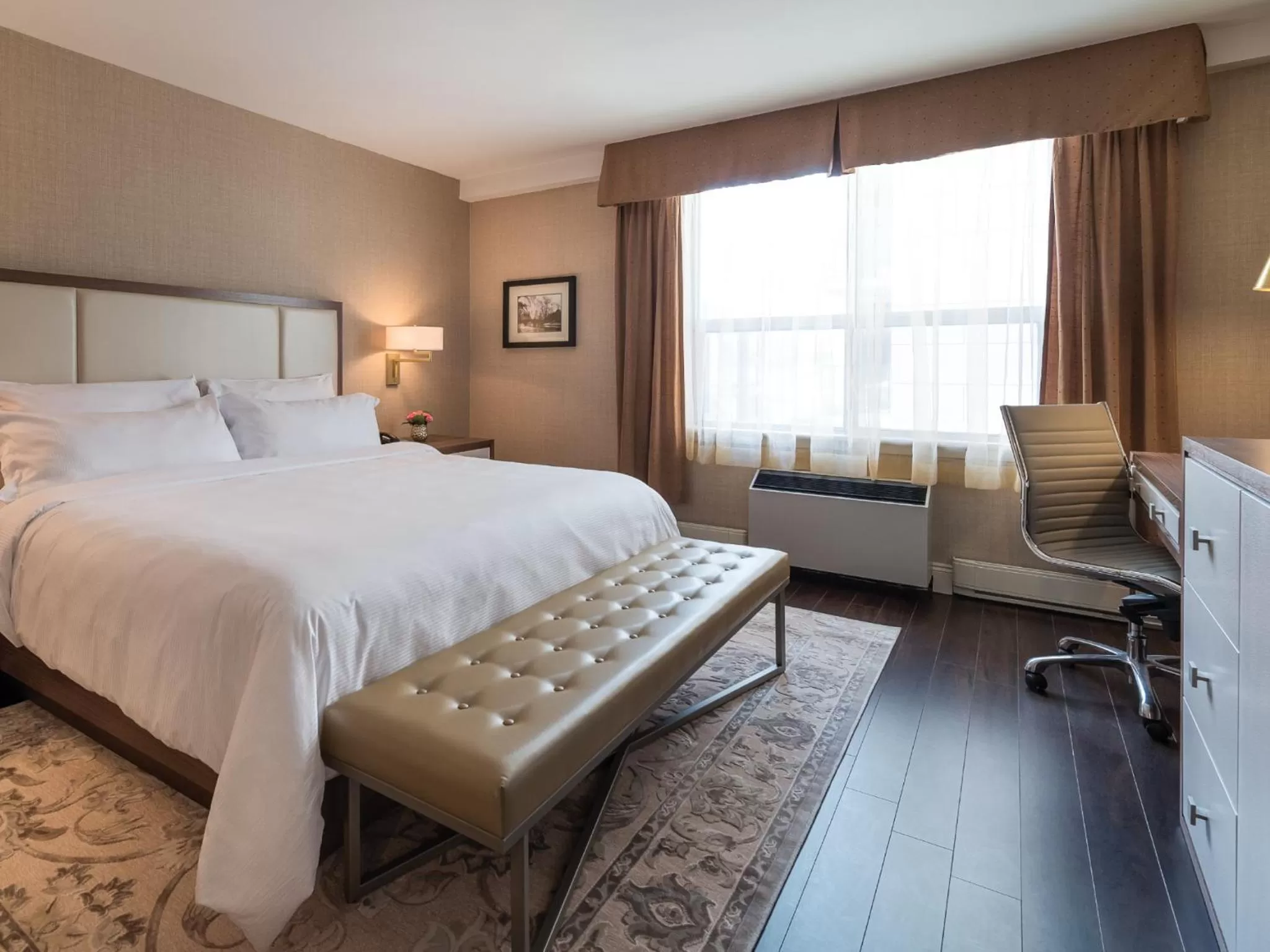 Classic King Room in The Lord Nelson Hotel & Suites