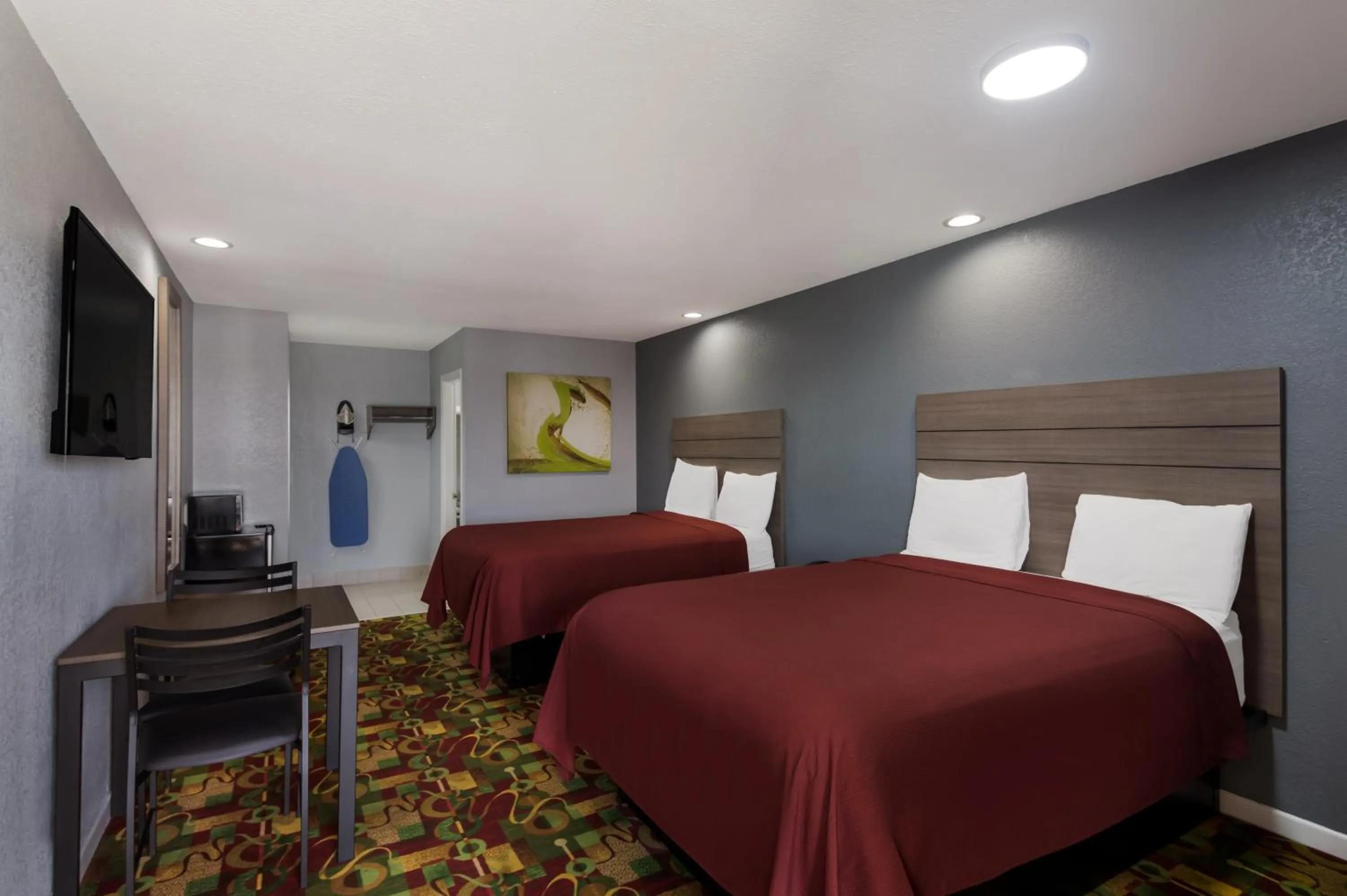 2 Double Beds Non-Smoking in Americas Best Value Inn Buda