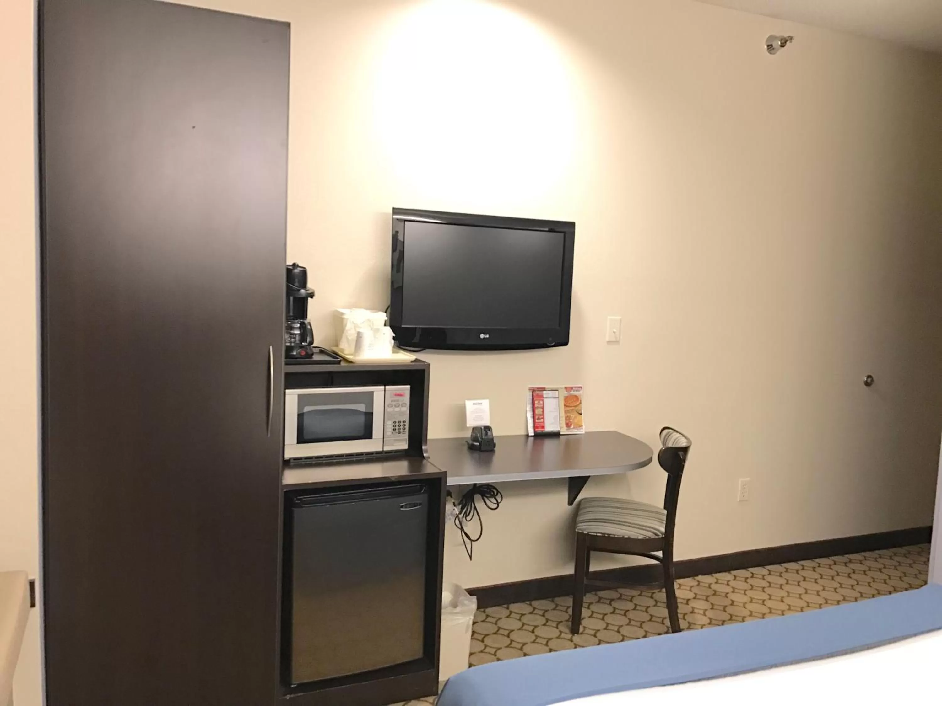Queen Room - Mobility Access/Non-Smoking in Microtel Inn and Suites Elkhart