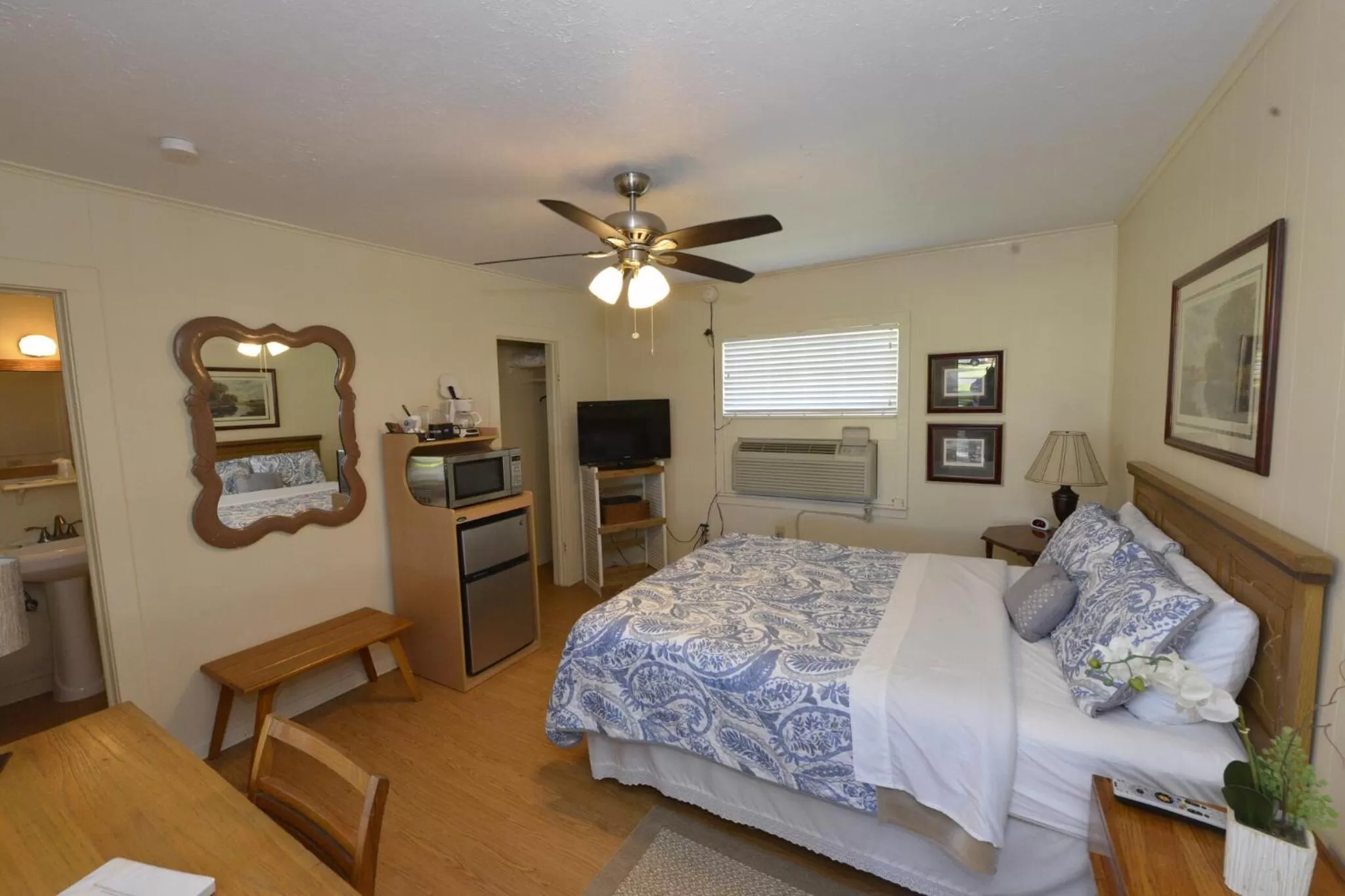 Queen Studio in Shiner Country Inn