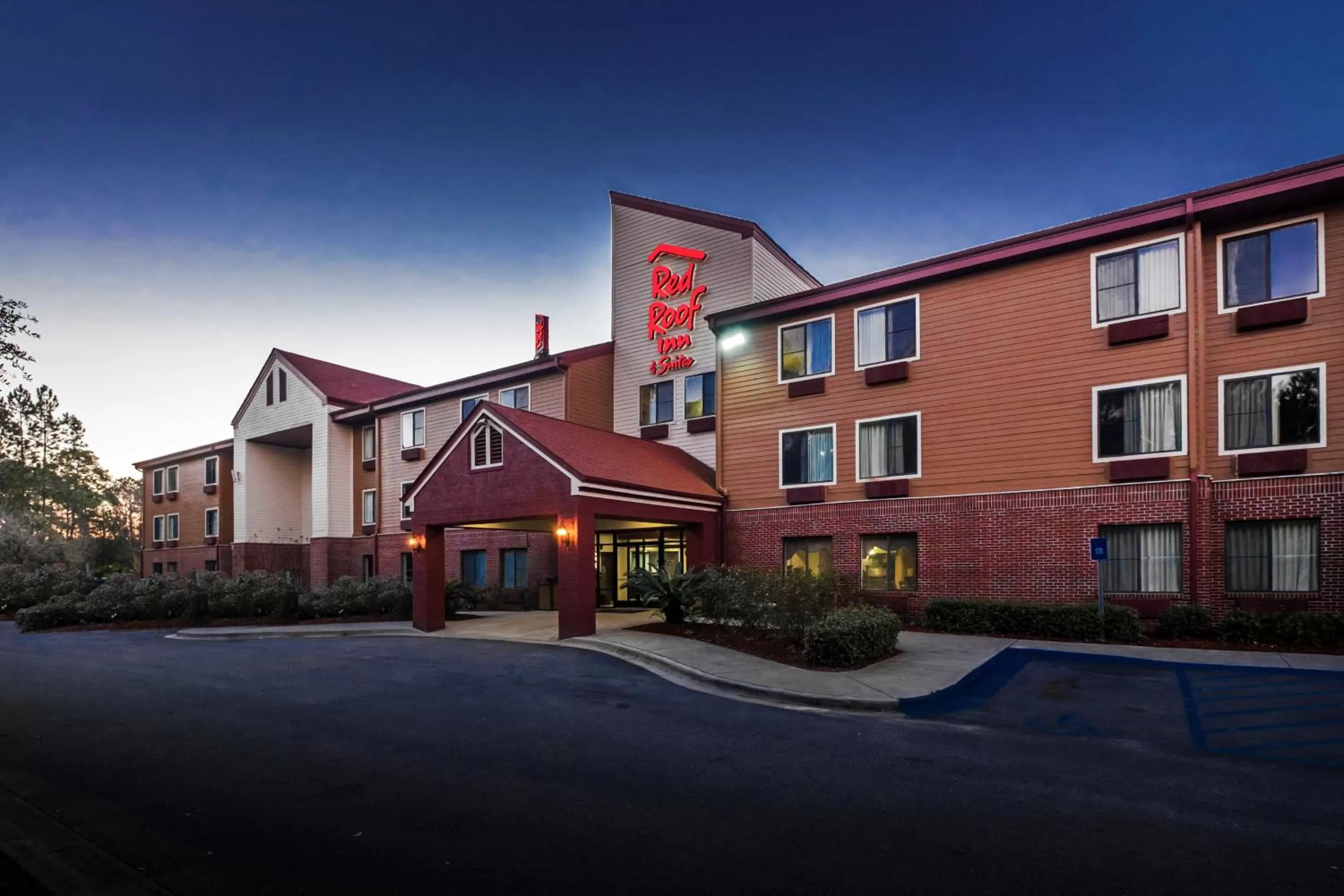 Red Roof Inn & Suites Savannah Airport