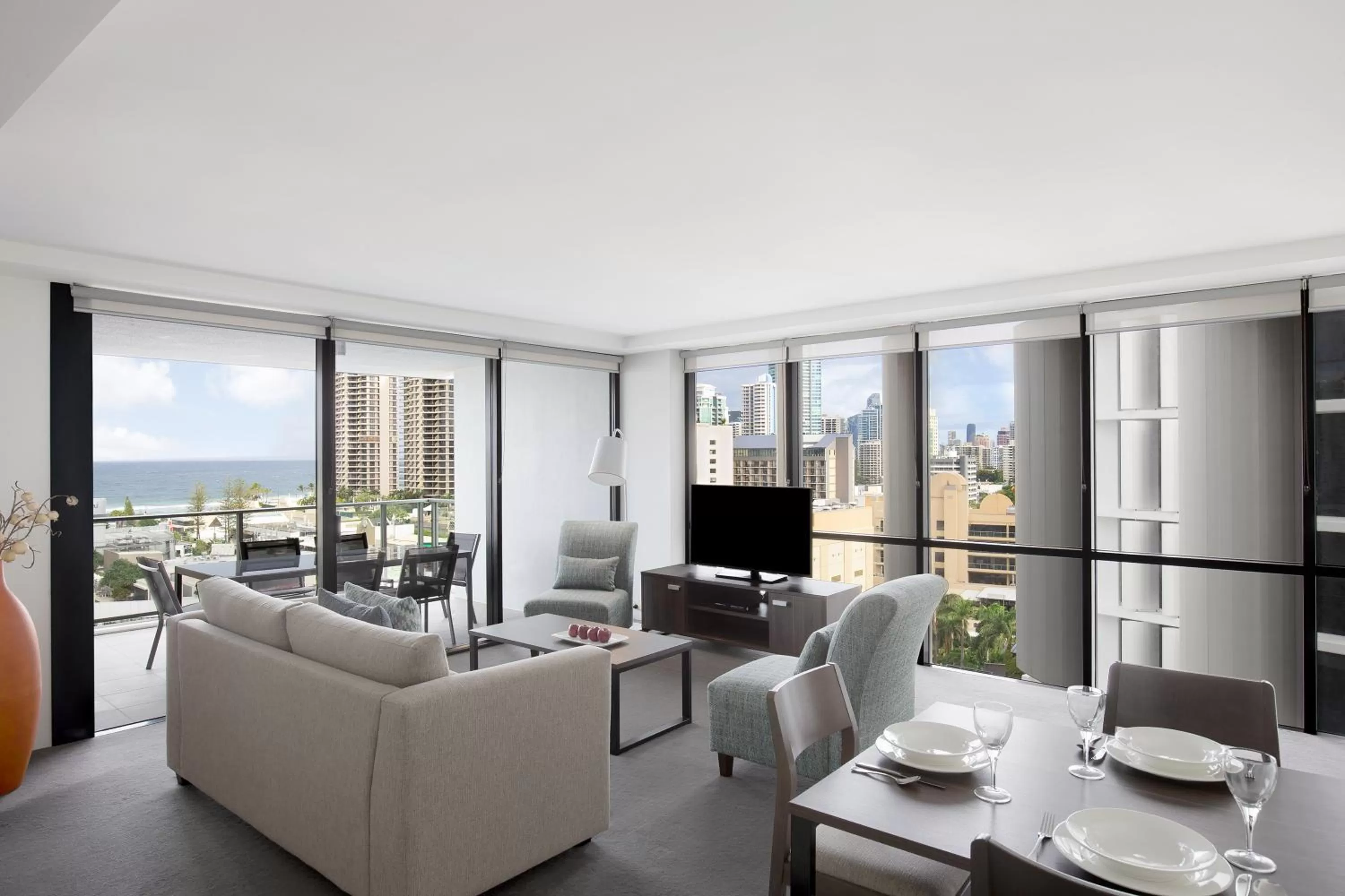 Two-Bedroom Apartment with Spa Bath in Mantra Circle On Cavill