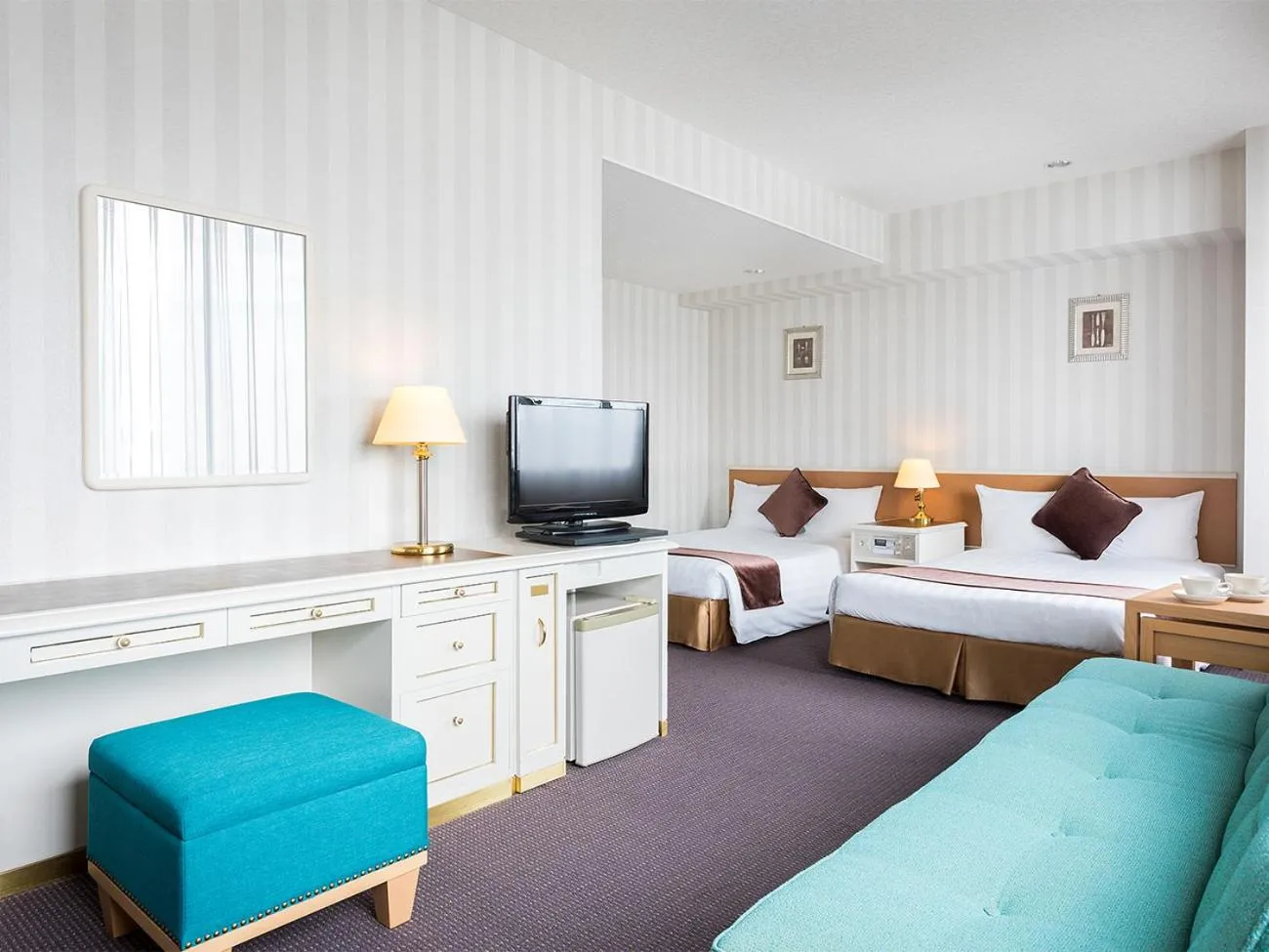 Corner Twin Room - Non-Smoking in Hotel Francs