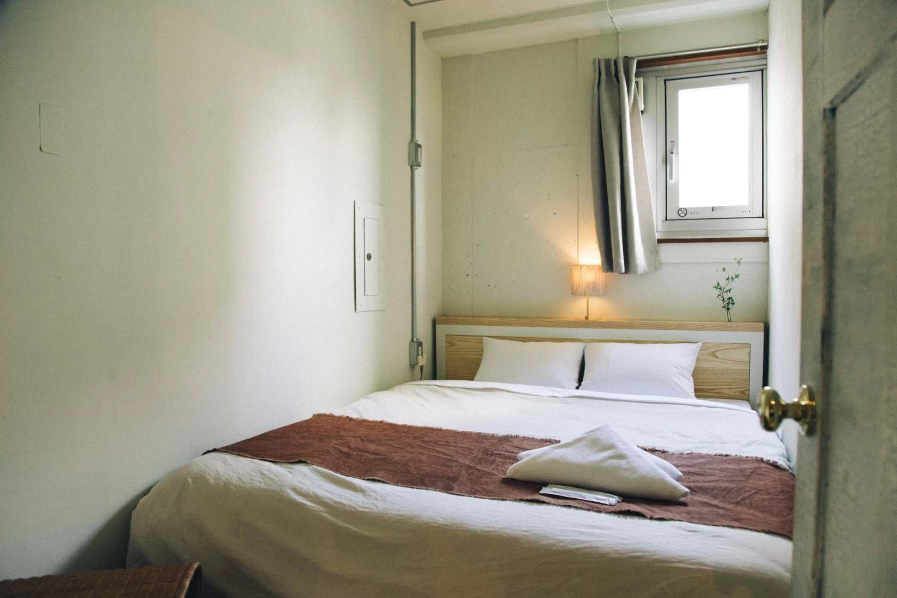 Economy Double Room in Nui. HOSTEL & BAR LOUNGE