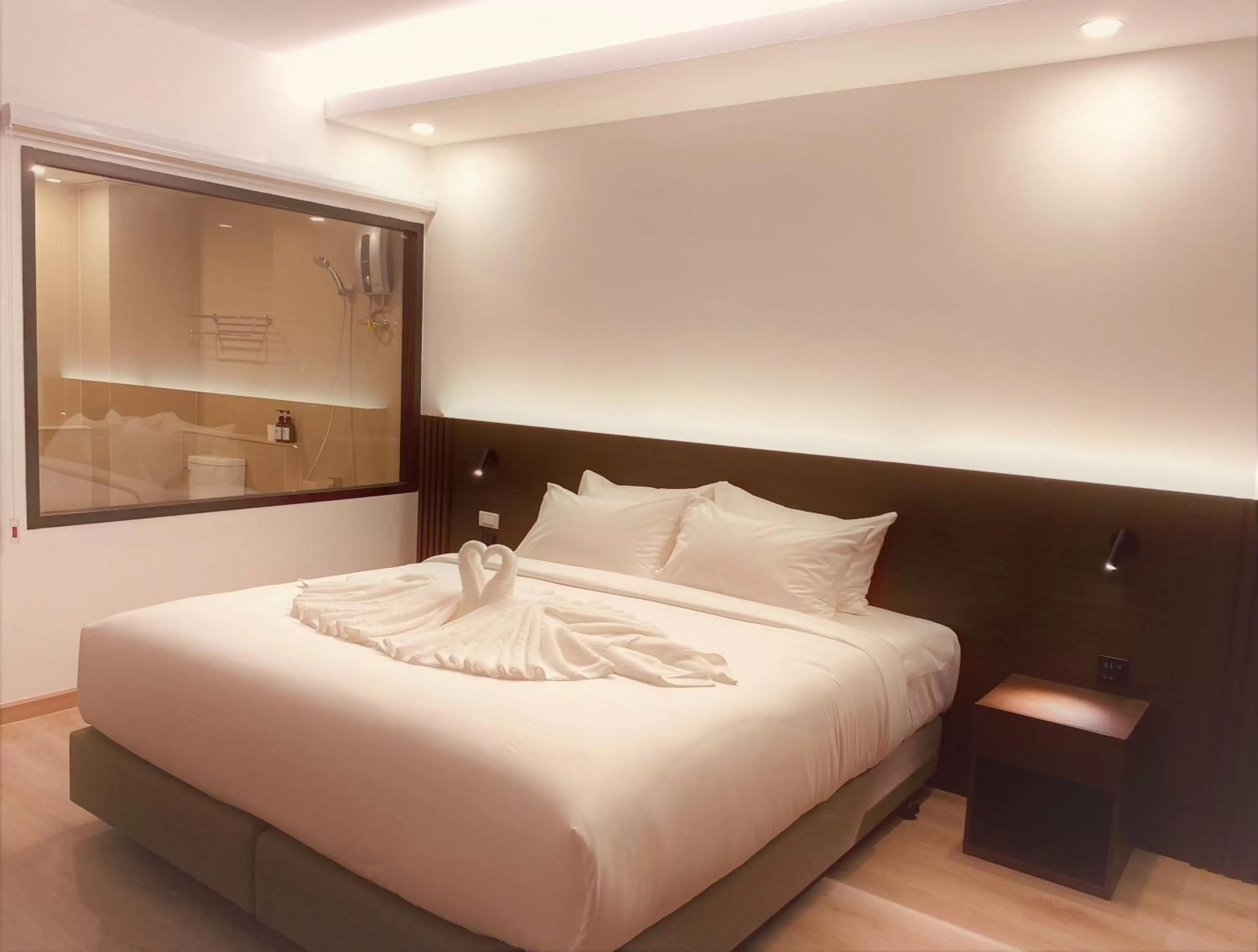 Deluxe Double Room with Bath in GEEN Hotel Chonburi