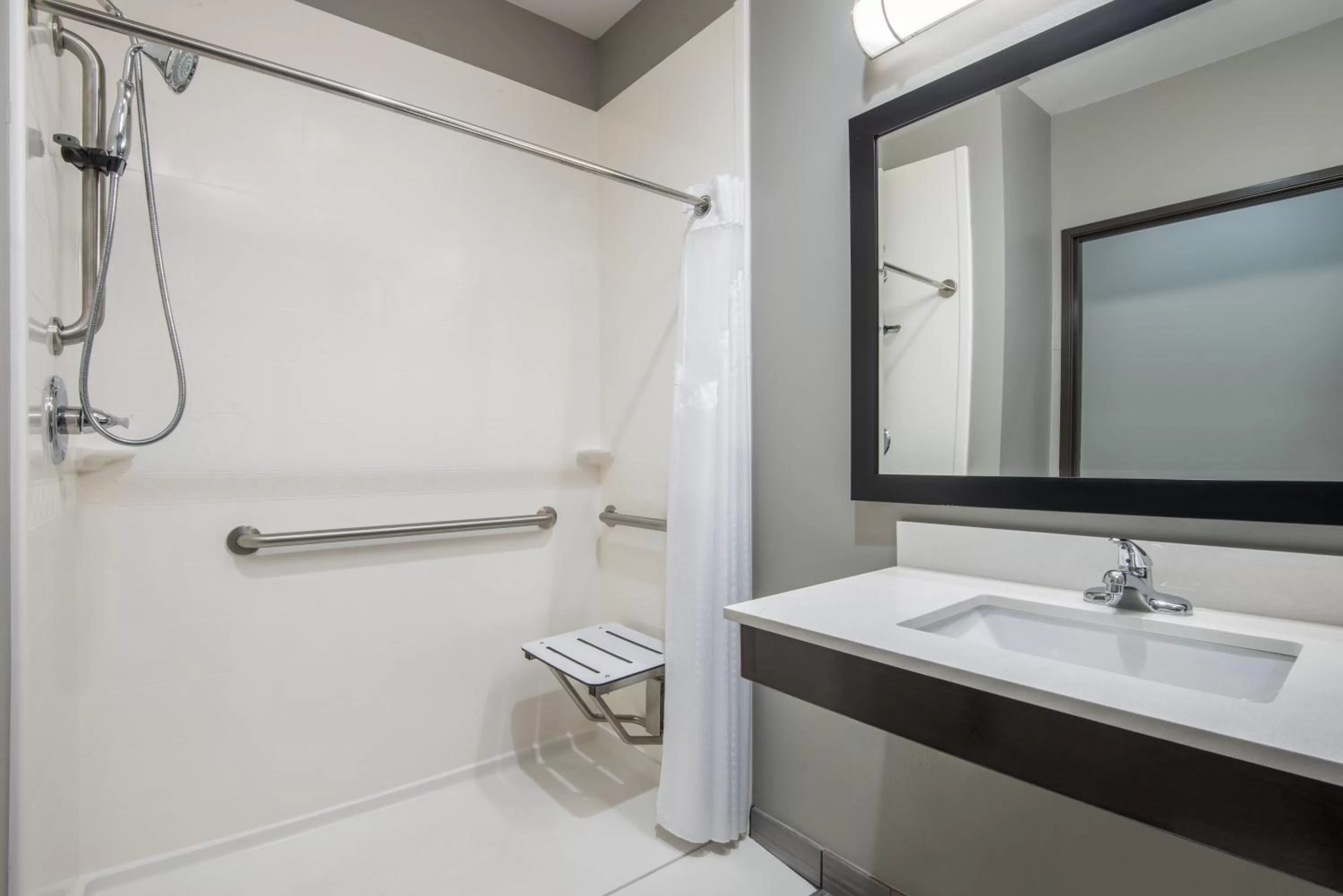 Standard King Room with Mobility Accessible Roll-In Shower in Holiday Inn Express & Suites Stillwater - University Area by IHG