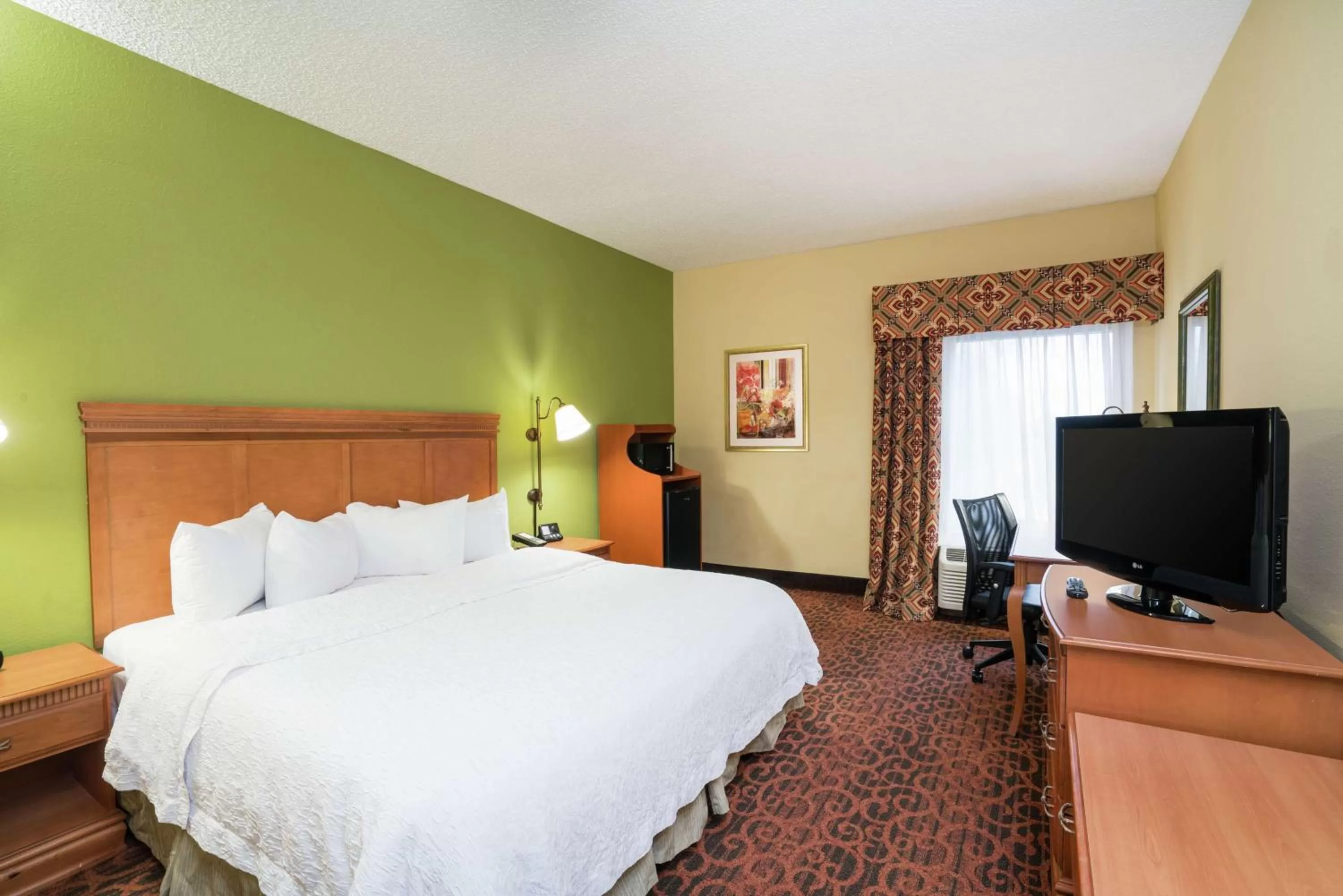 King Room with Accessible Tub - Mobility and Hearing Access/Non-Smoking in Hampton Inn Bardstown