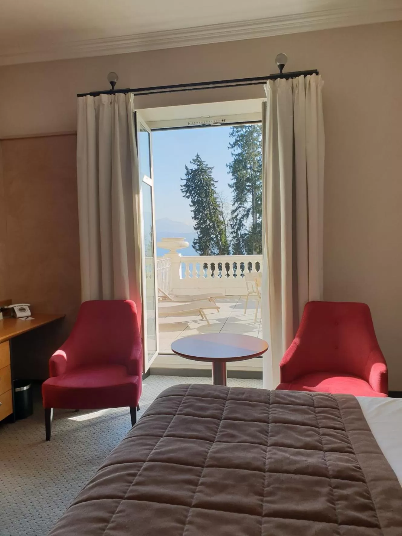 Deluxe Lake Room with Terrace - Spa Access Included - Reservation Needed in Impérial Palace