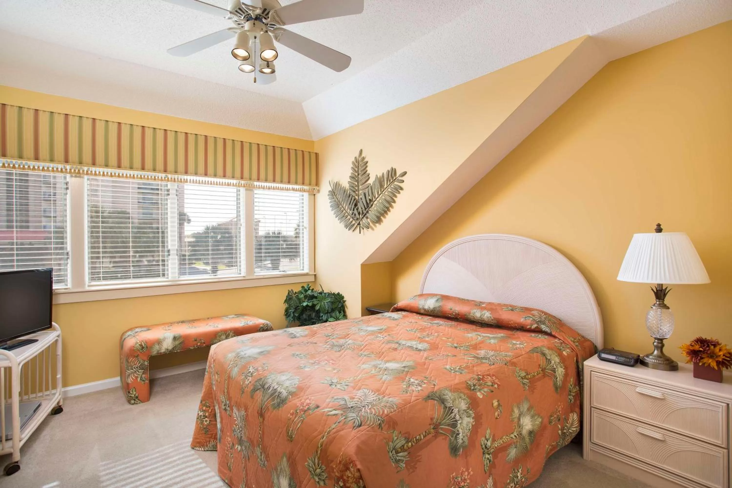 Four-Bedroom Special Villa with Park View in Kingston Plantation Condos